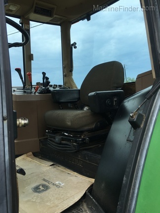 John Deere 7810 Image 9