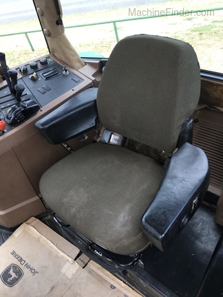 John Deere 7810 Image 10
