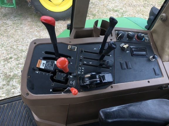 John Deere 7810 Image 11