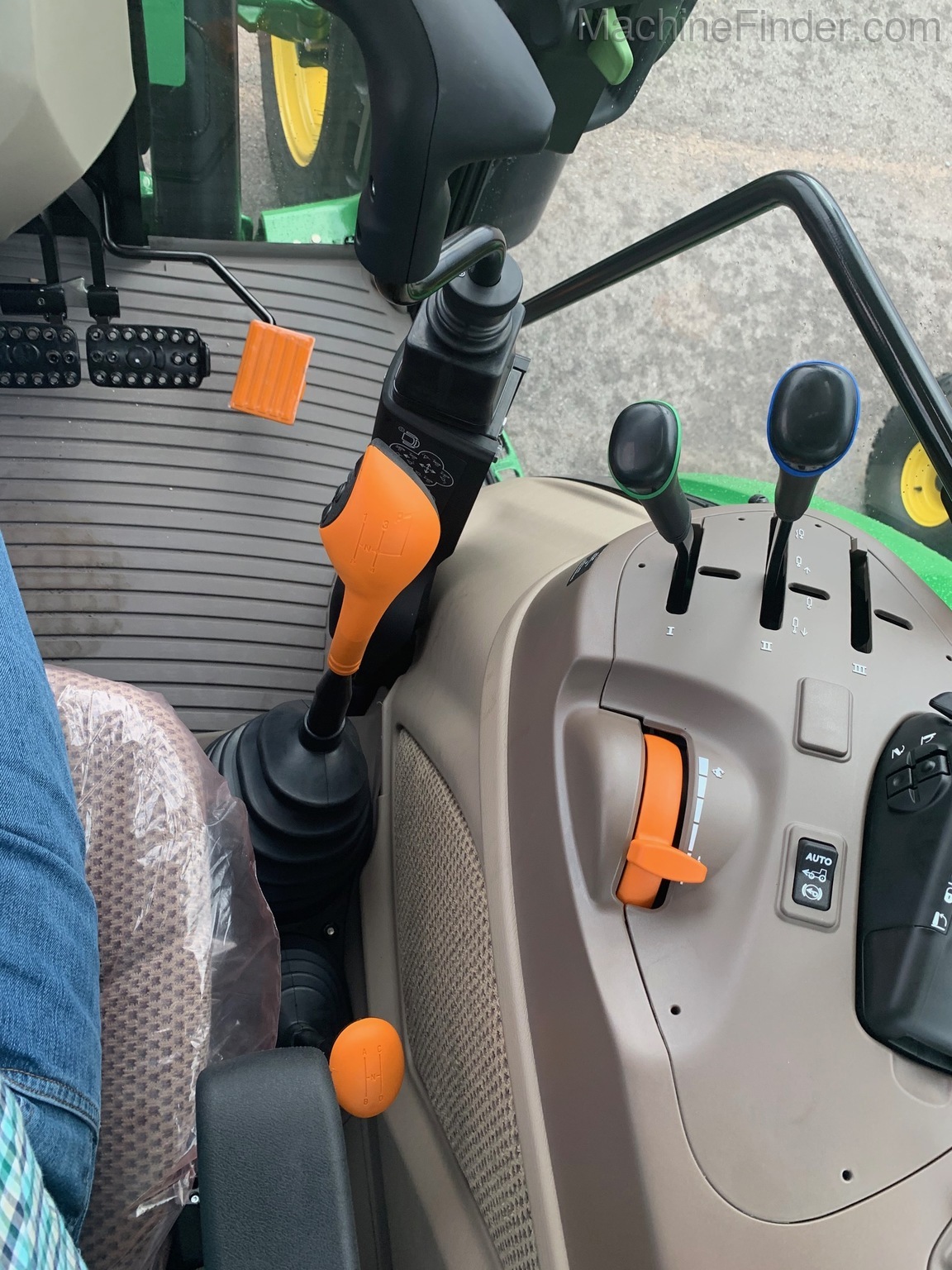 2020 John Deere 5115M Image 10