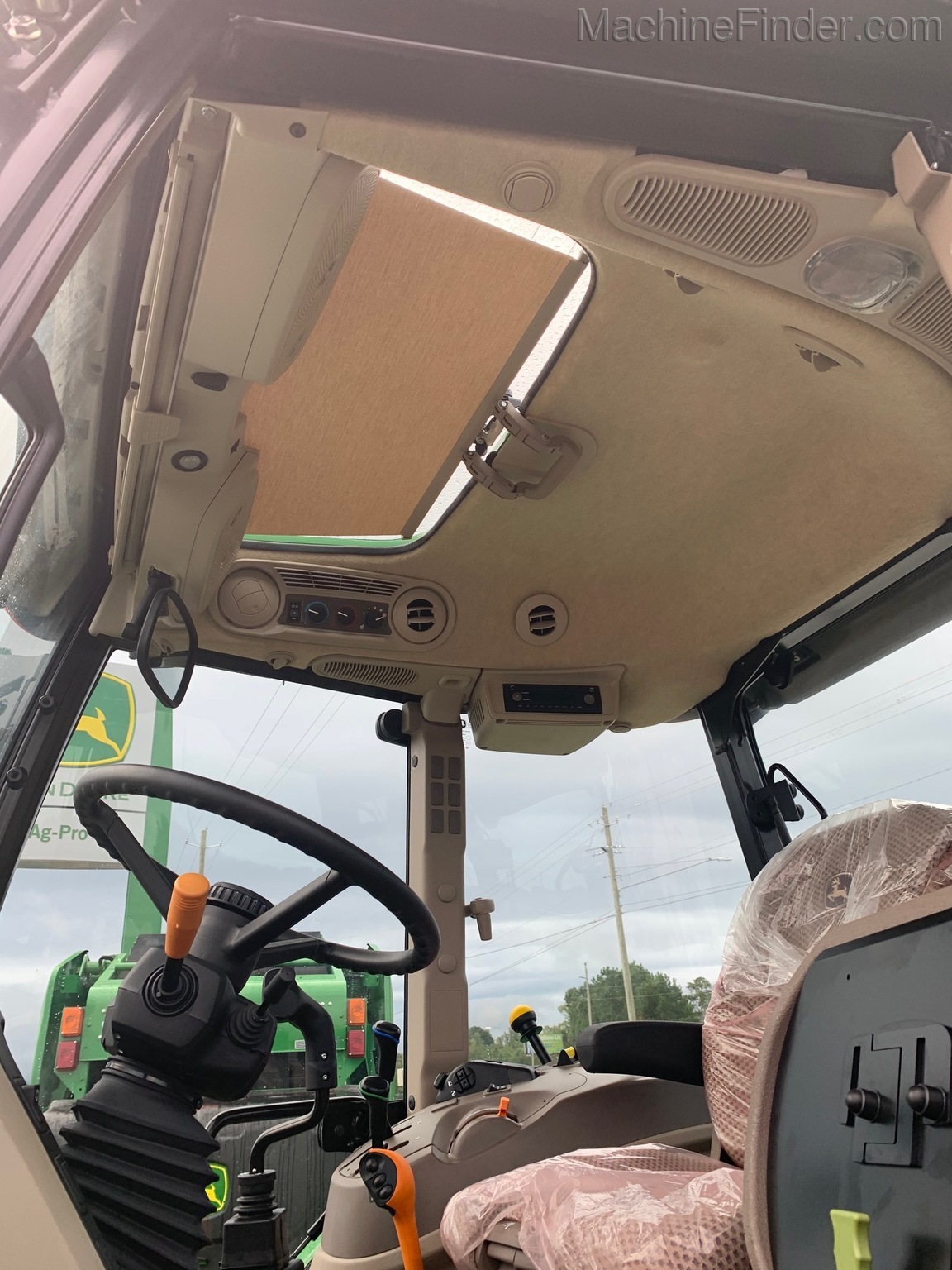 2020 John Deere 5115M Image 8