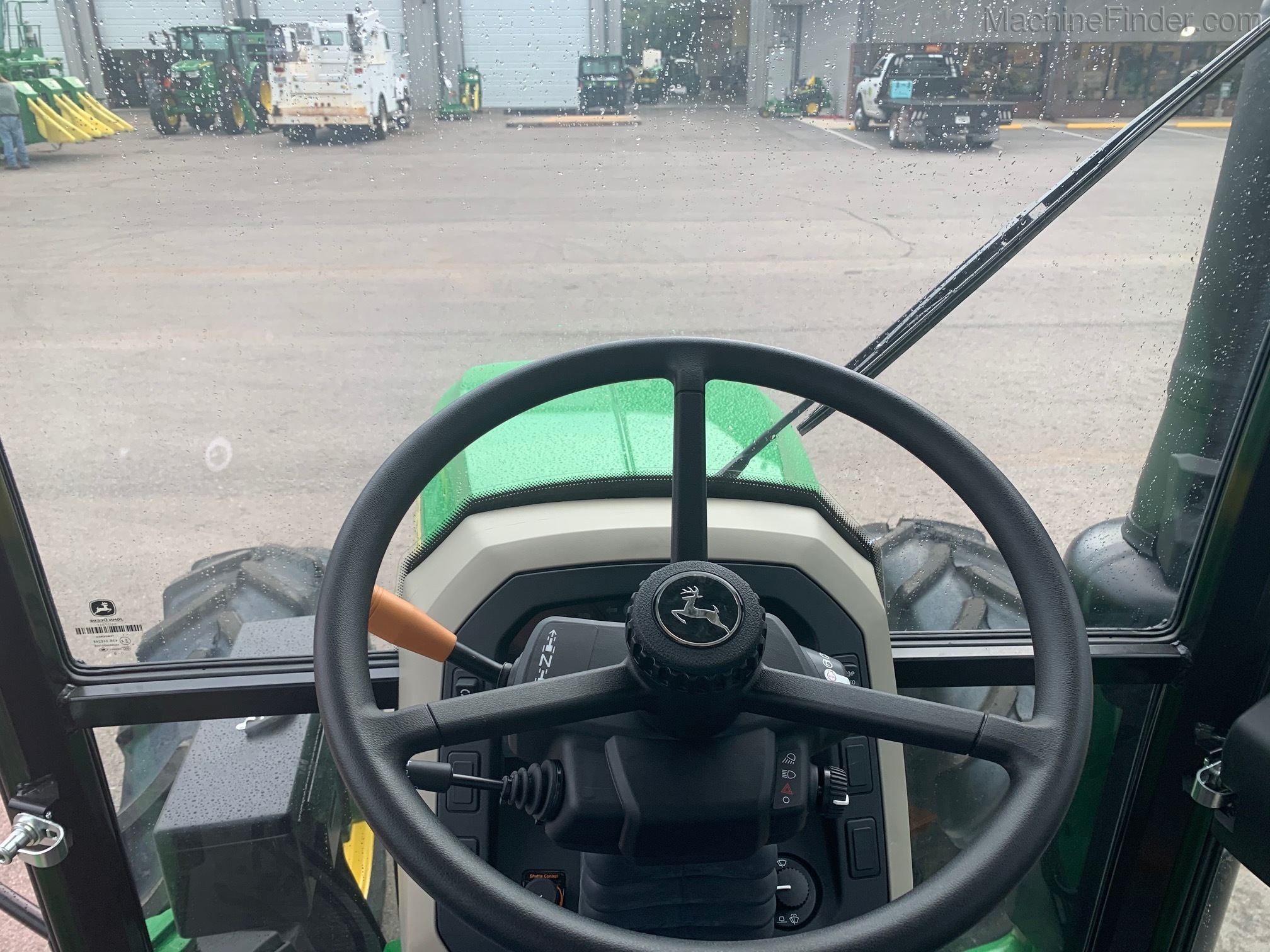 2020 John Deere 5115M Image 9