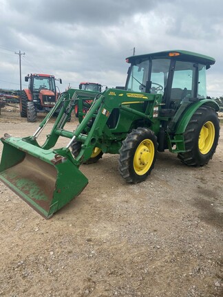 2014 John Deere 5065E Image 1