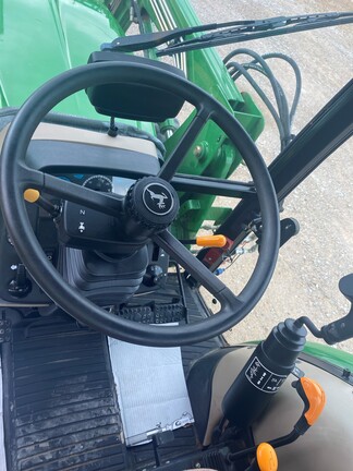 2014 John Deere 5065E Image 5