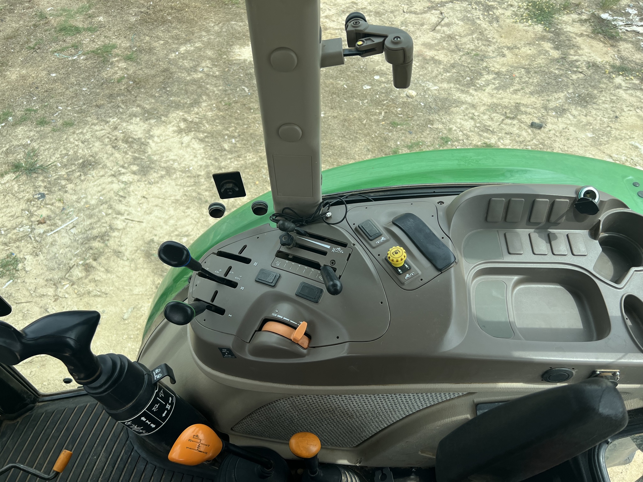 John Deere 5085E Image 3