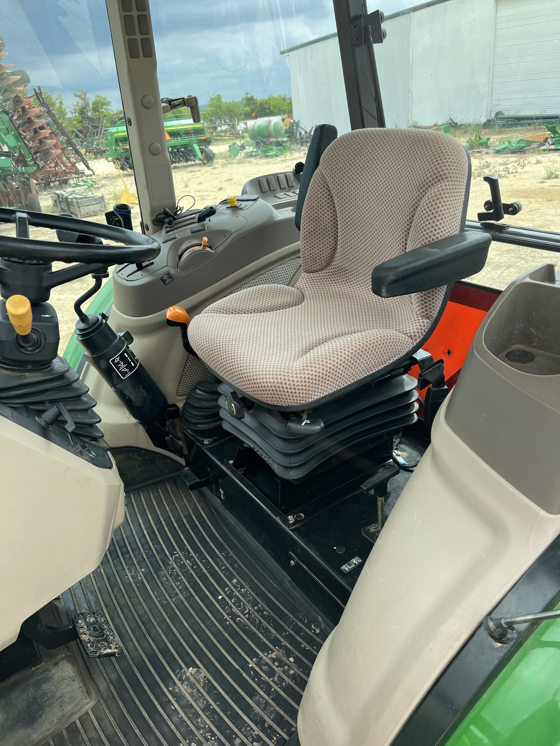 John Deere 5085E Image 5
