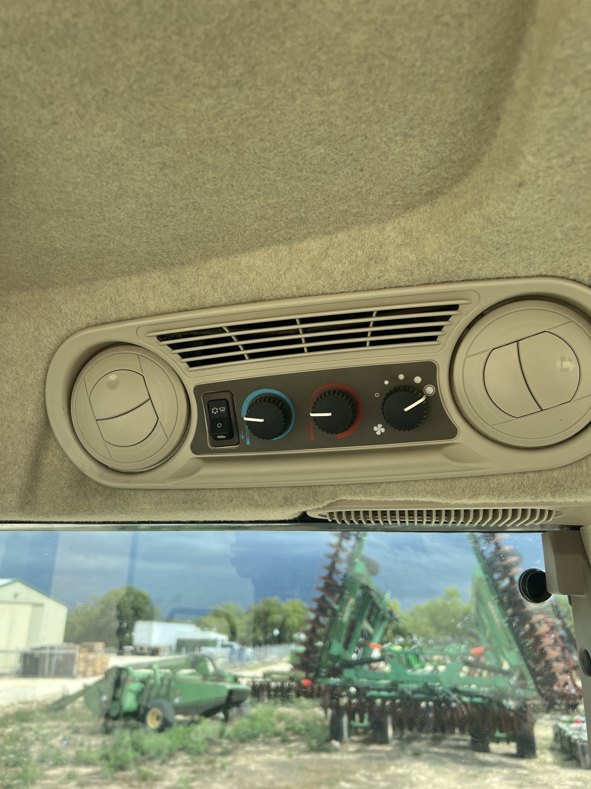 John Deere 5085E Image 7