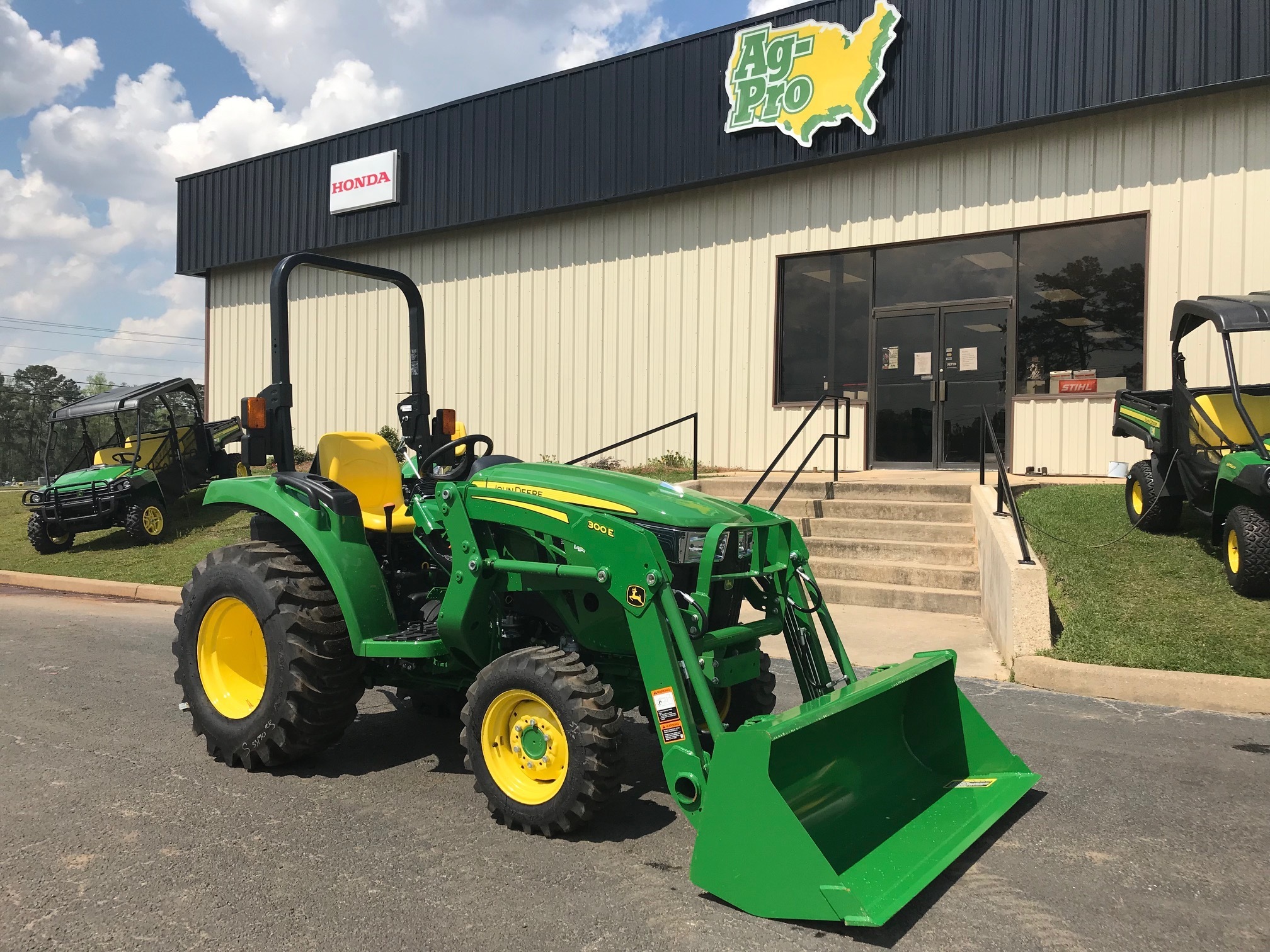 2023 John Deere 3035D Image 2