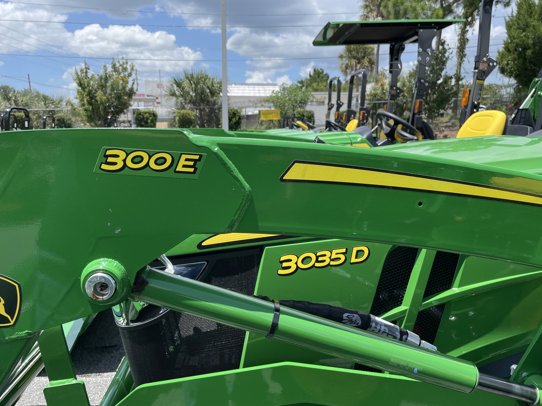 2023 John Deere 3035D Image 5