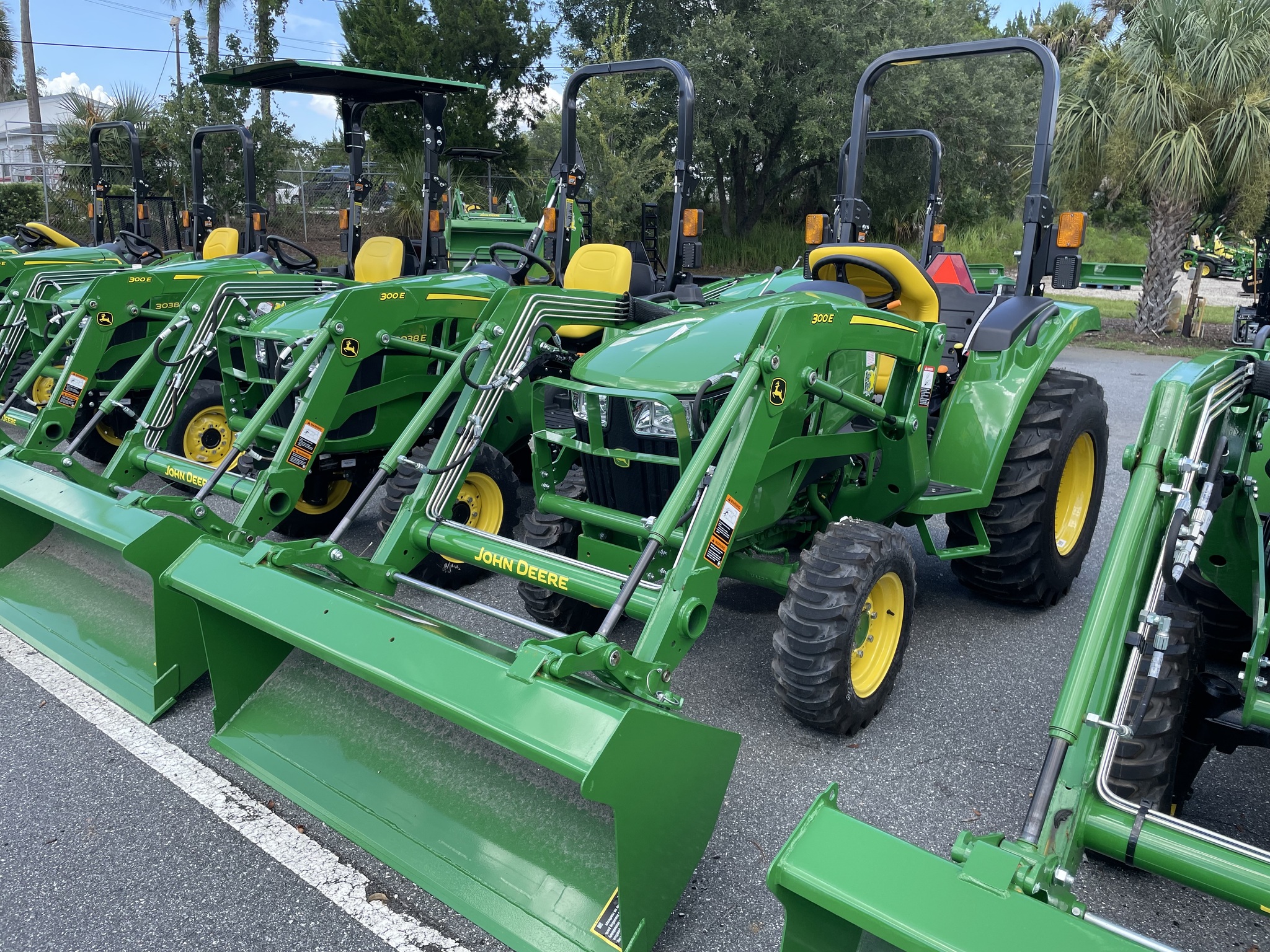 2023 John Deere 3035D Image 6