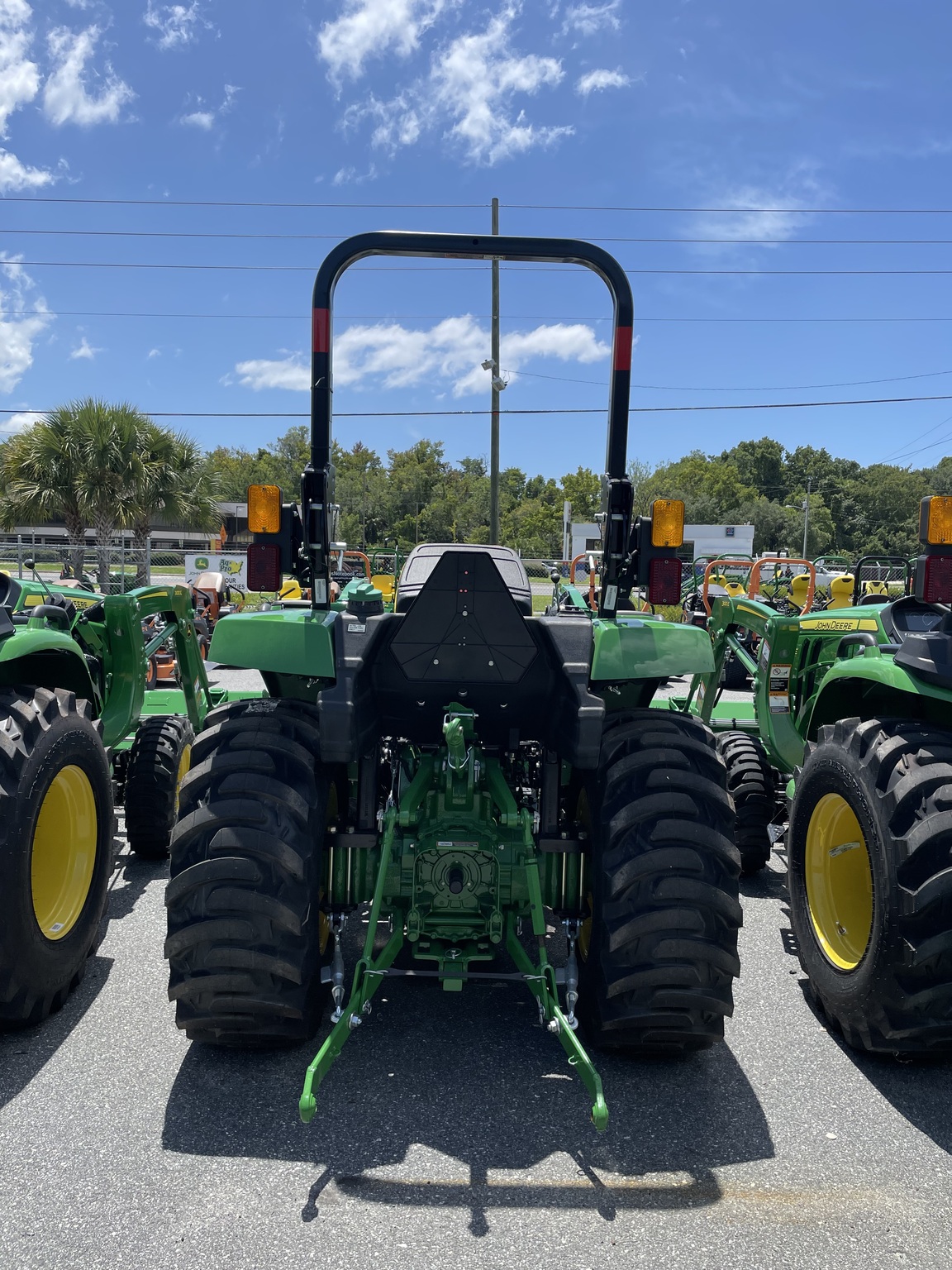 2023 John Deere 3035D Image 3