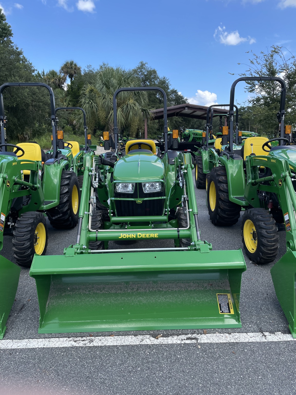 2023 John Deere 3035D Image 4