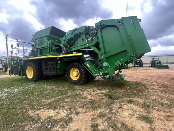 2019 John Deere CP690 Photo 4