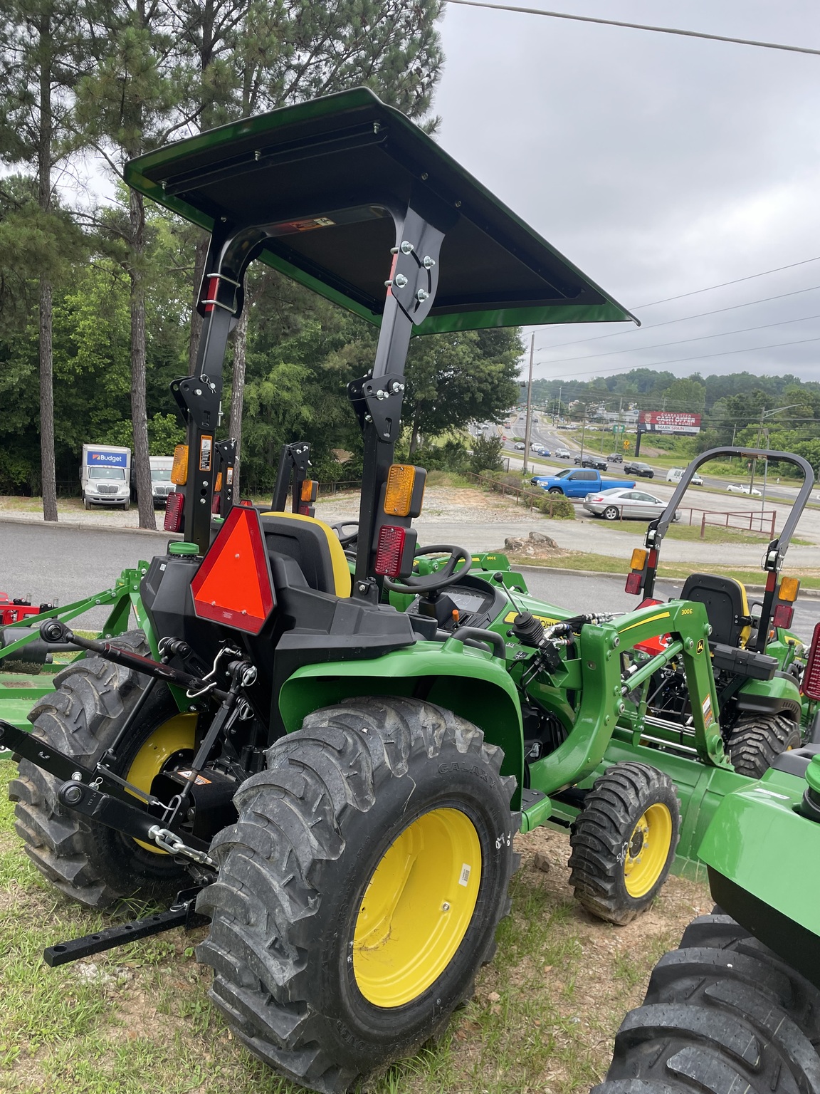 2023 John Deere 3038E Image 4