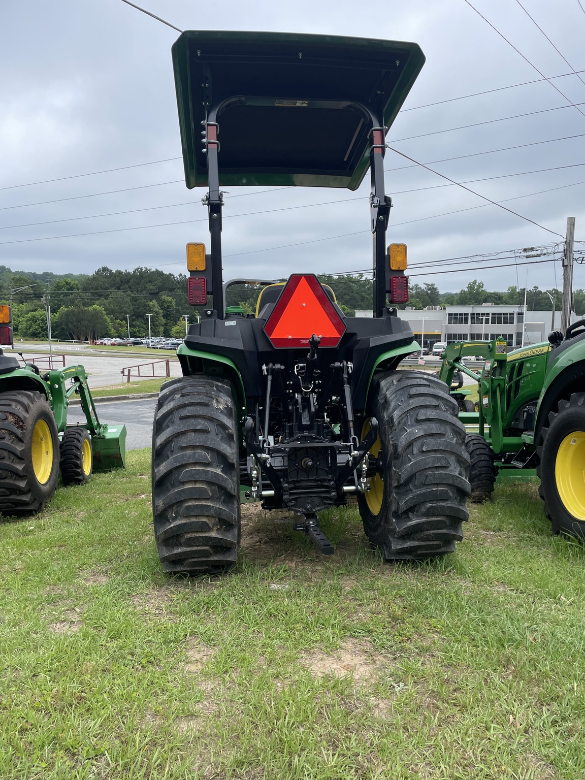 2023 John Deere 3038E Image 5
