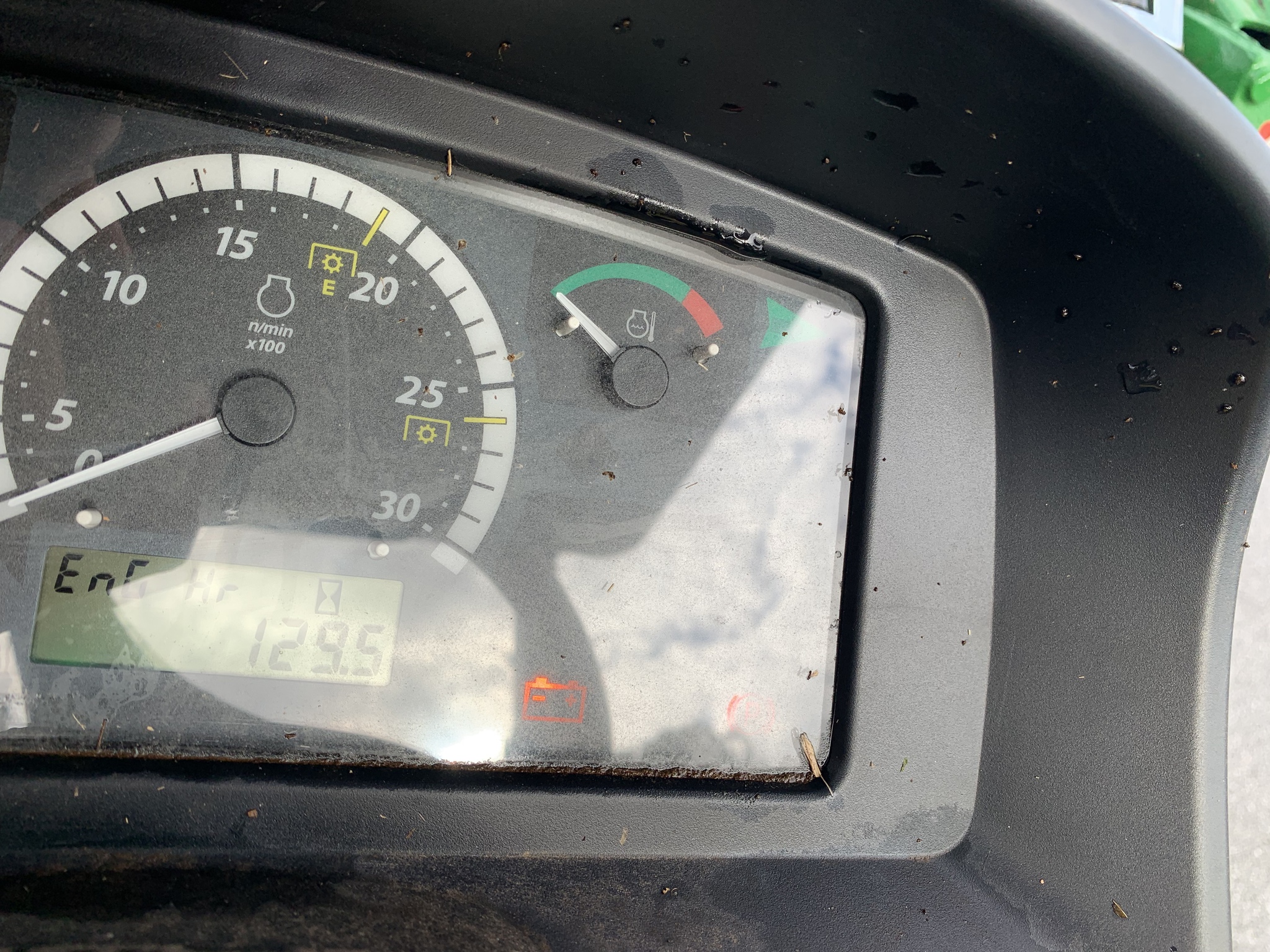 2020 John Deere 4052R Image 6