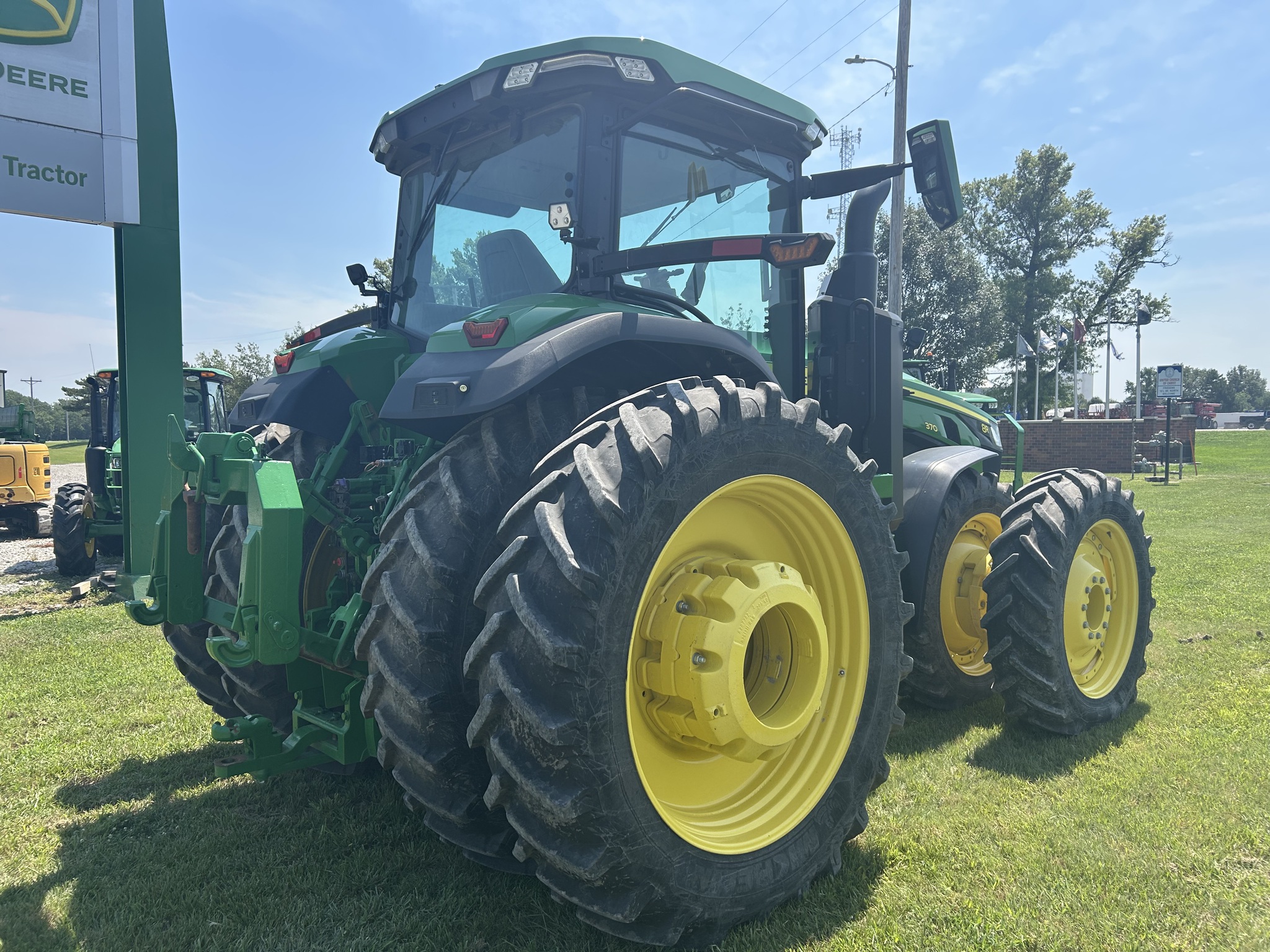  2021 John Deere 8R 370 at Heritage Tractor in Topeka, KS