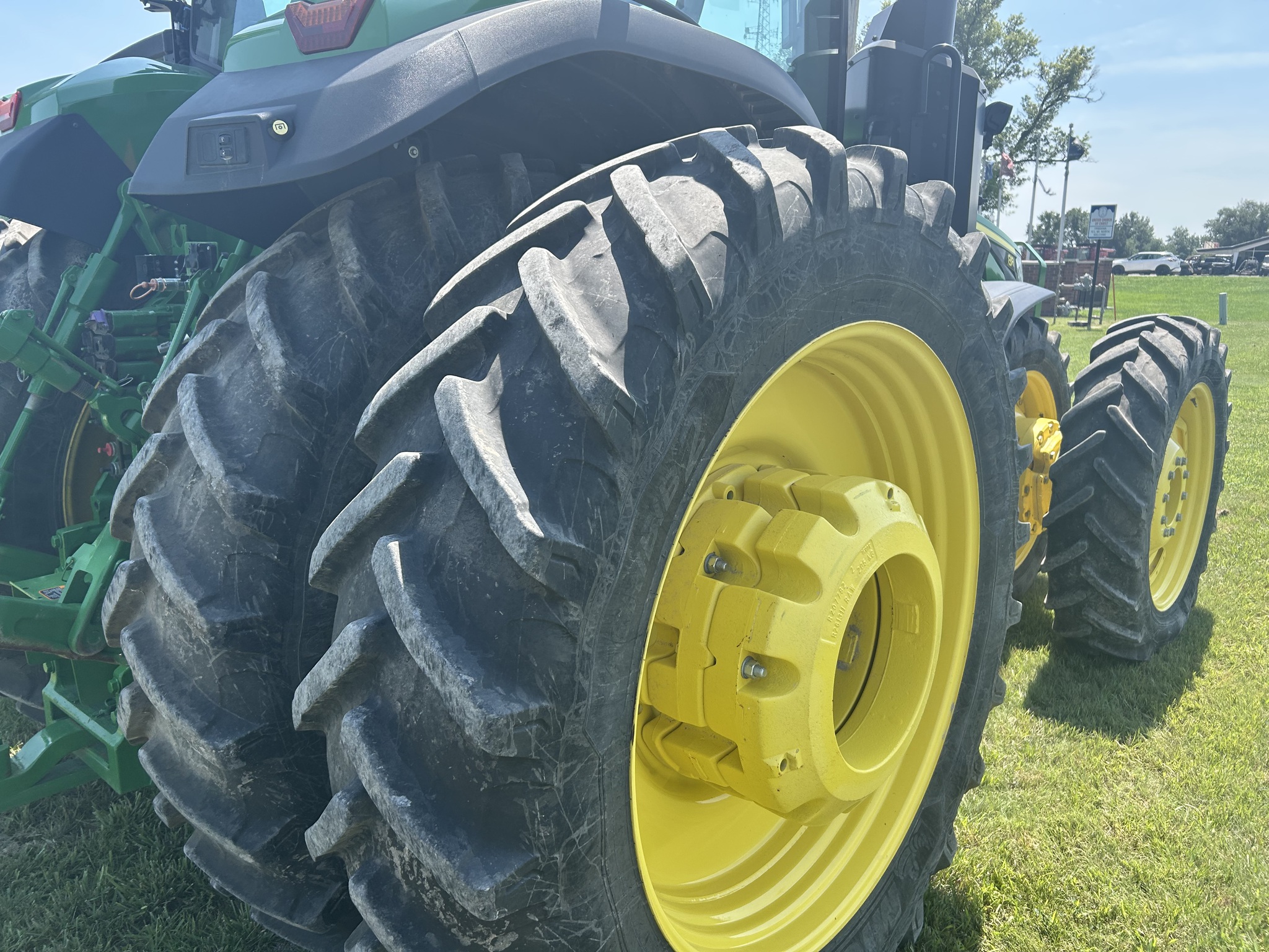  2021 John Deere 8R 370 at Heritage Tractor in Topeka, KS