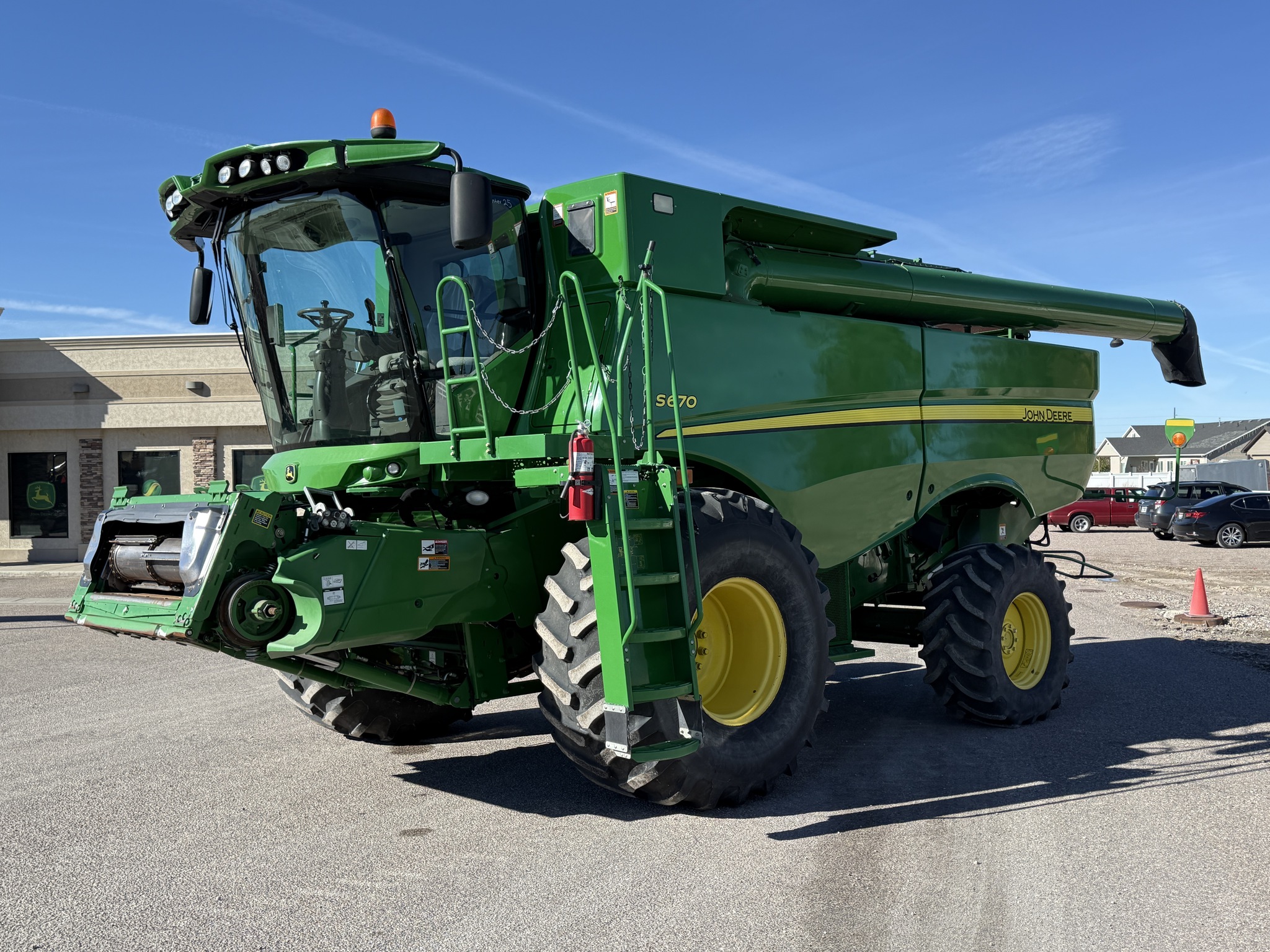 2013 John Deere S670 Image 1