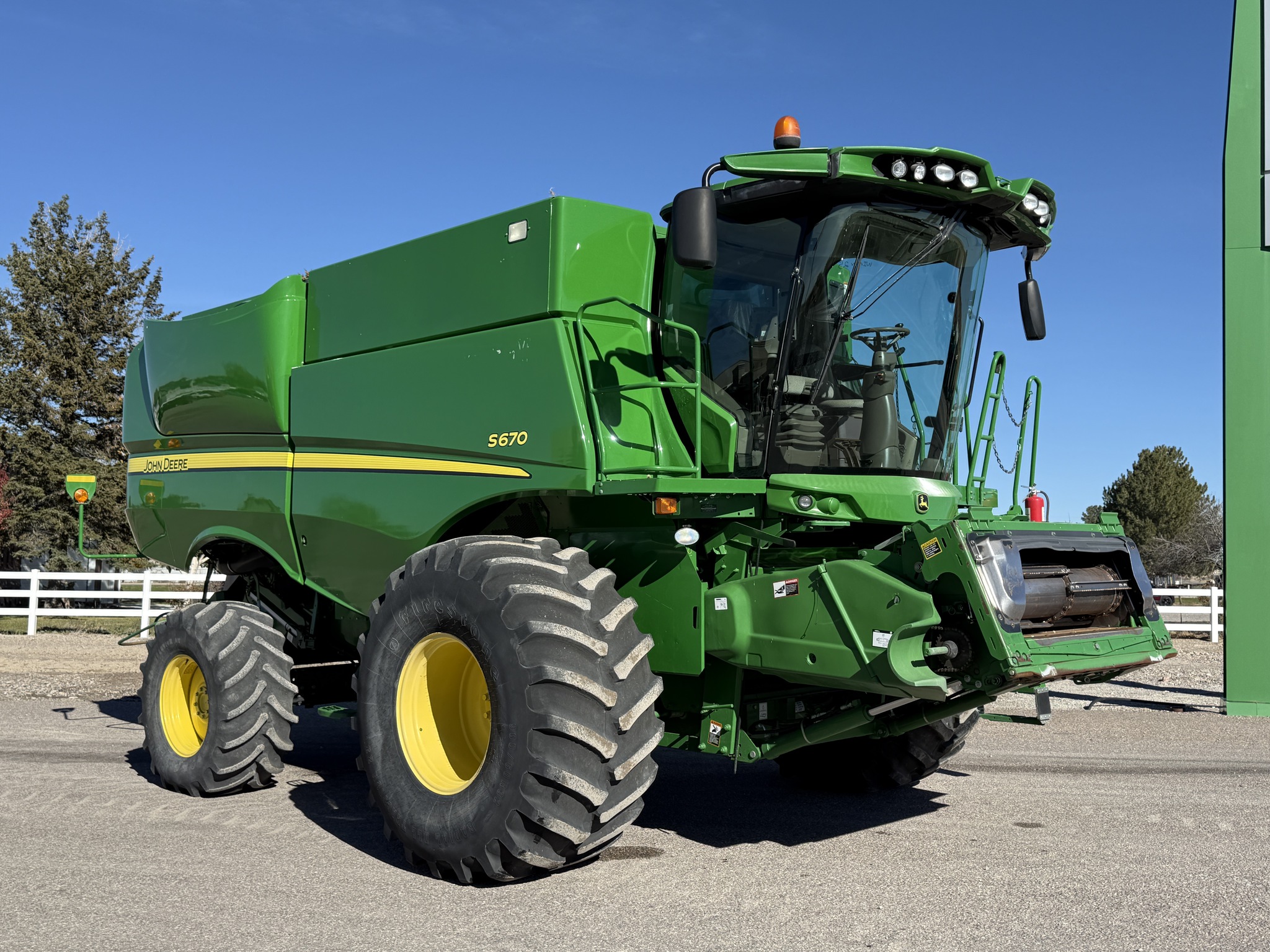 2013 John Deere S670 Image 7