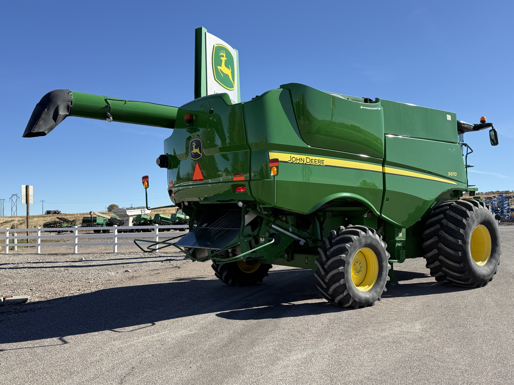 2013 John Deere S670 Image 5