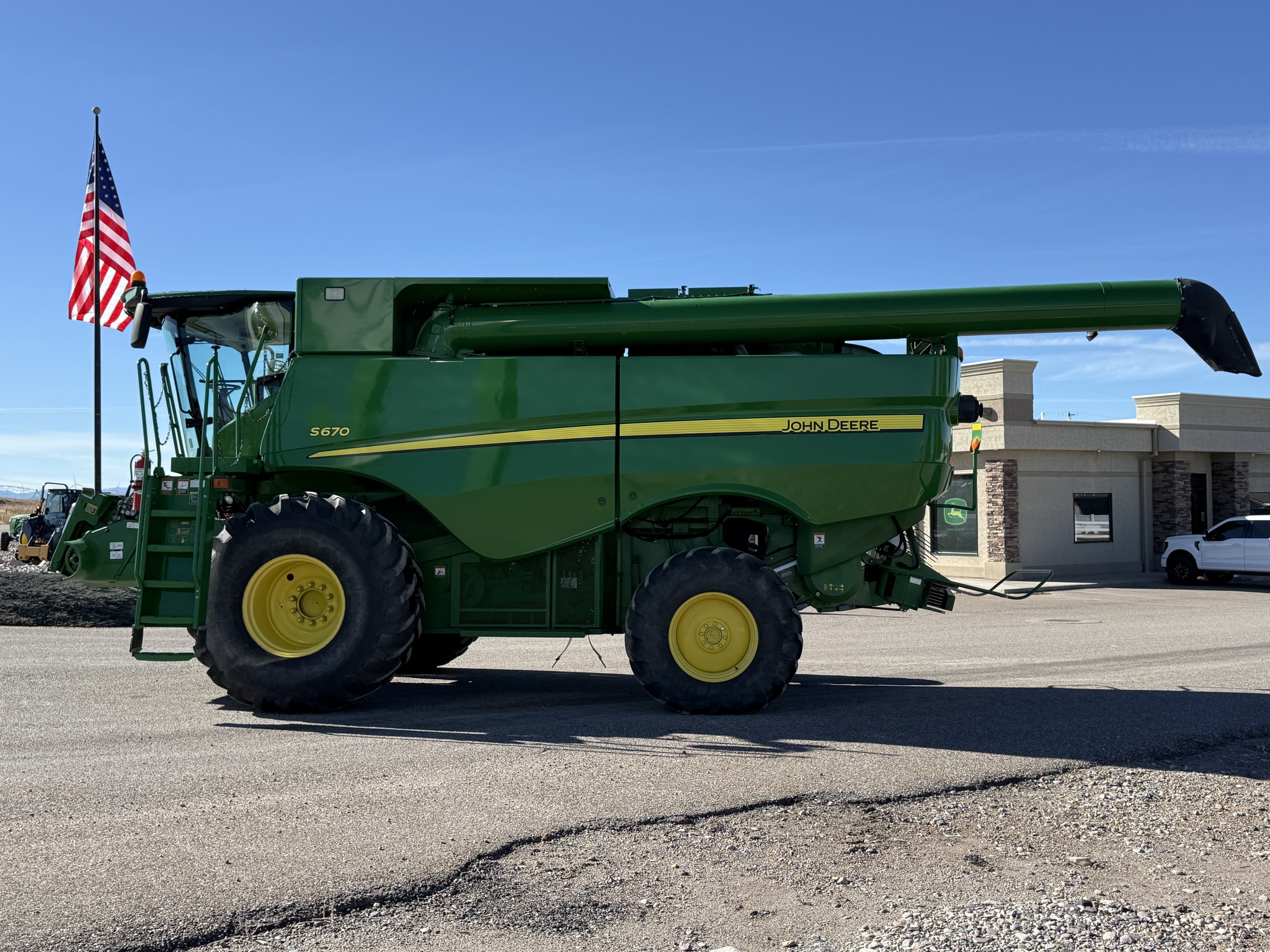 2013 John Deere S670 Image 2