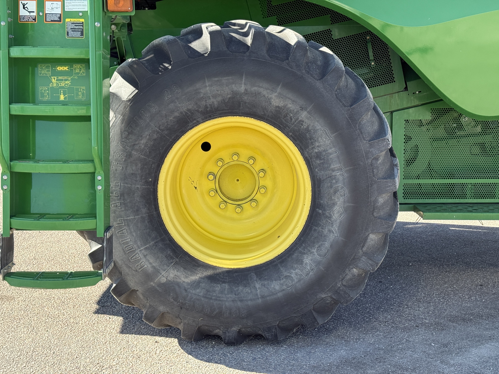 2013 John Deere S670 Image 20