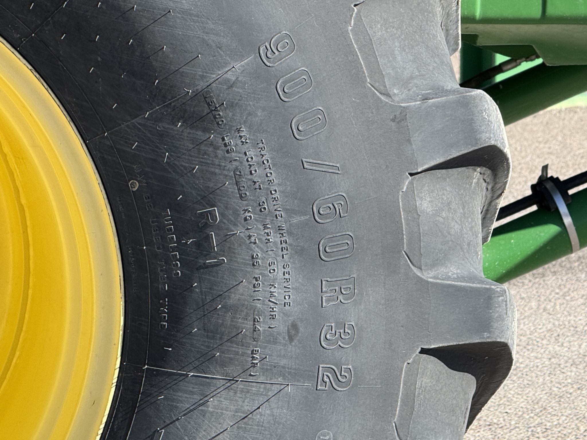 2013 John Deere S670 Image 30