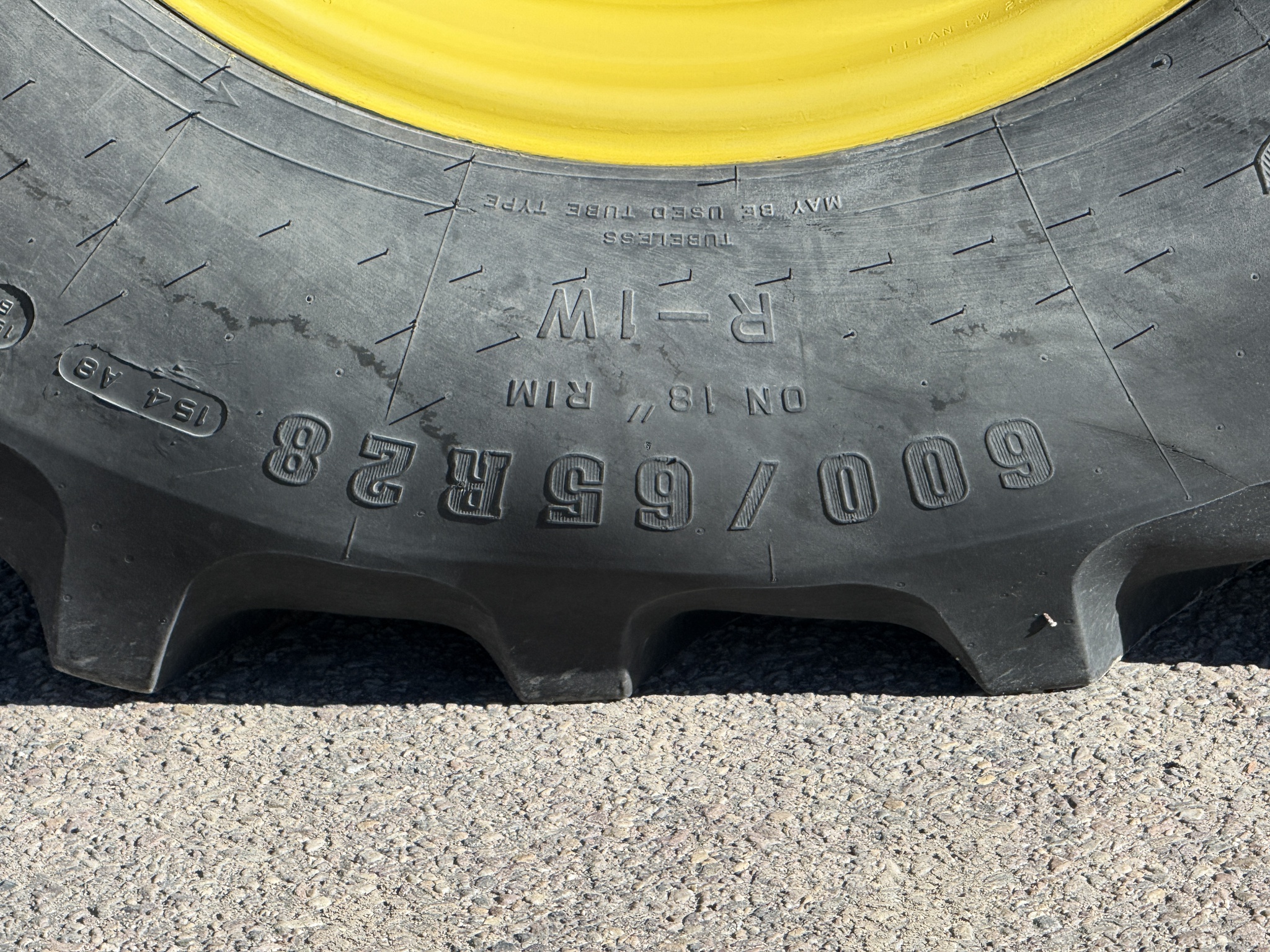 2013 John Deere S670 Image 28