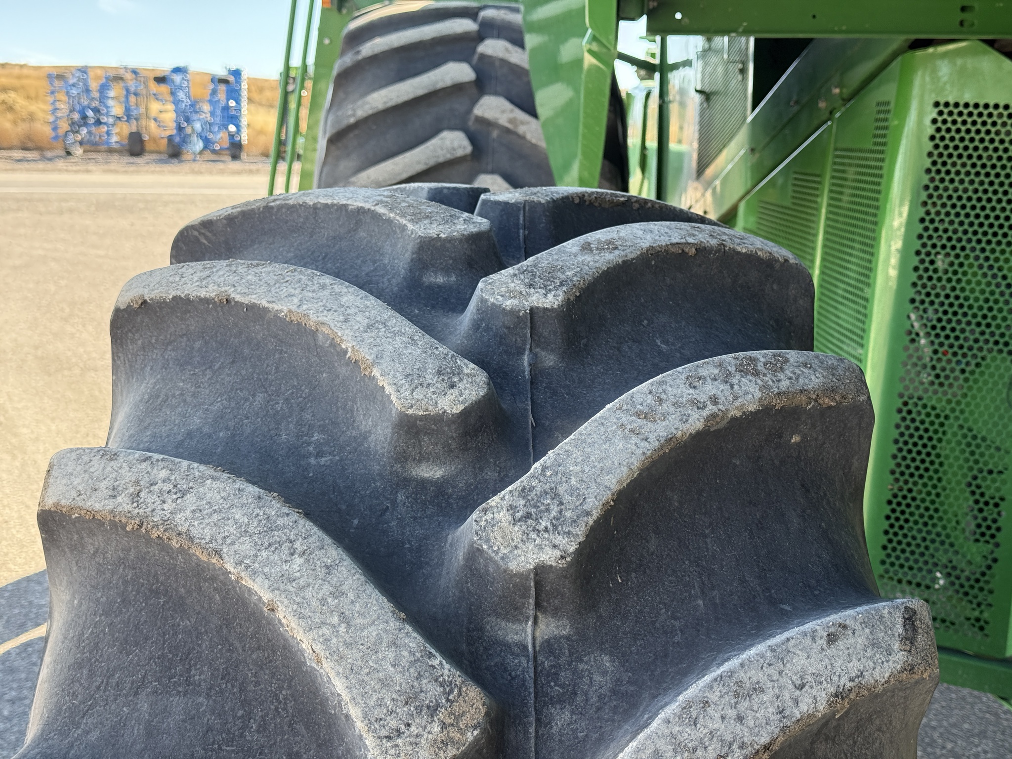 2013 John Deere S670 Image 24