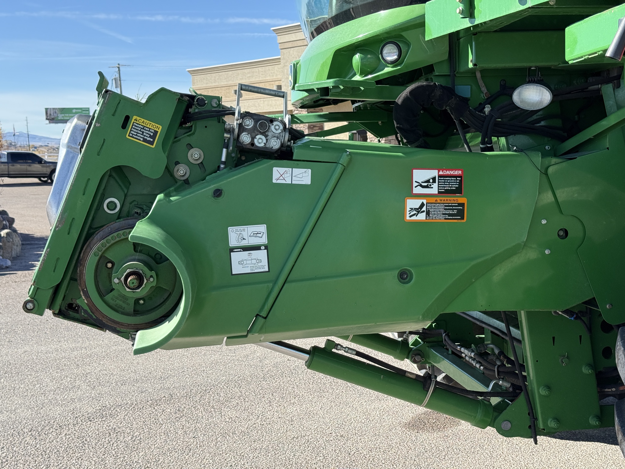 2013 John Deere S670 Image 32