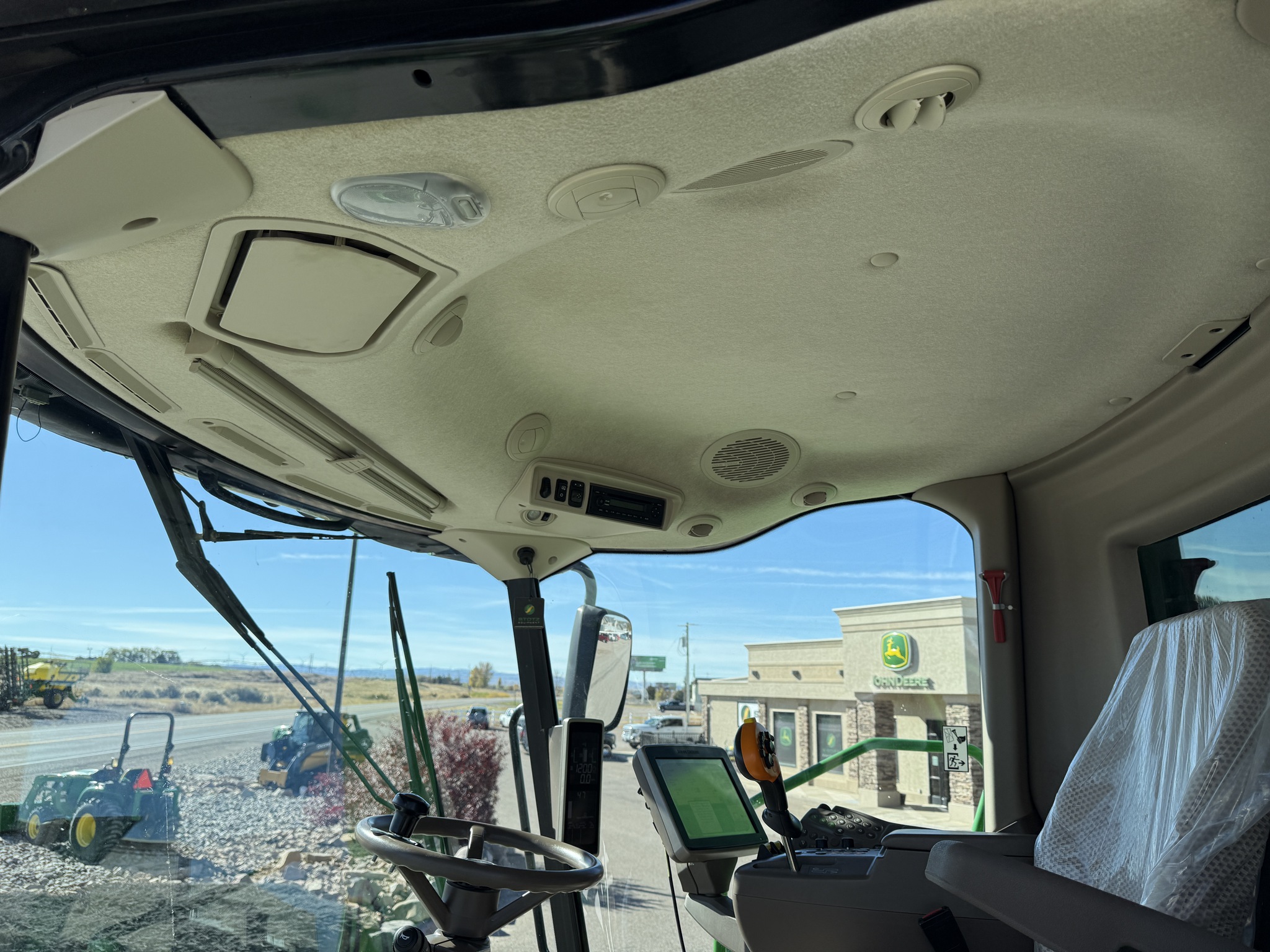 2013 John Deere S670 Image 10