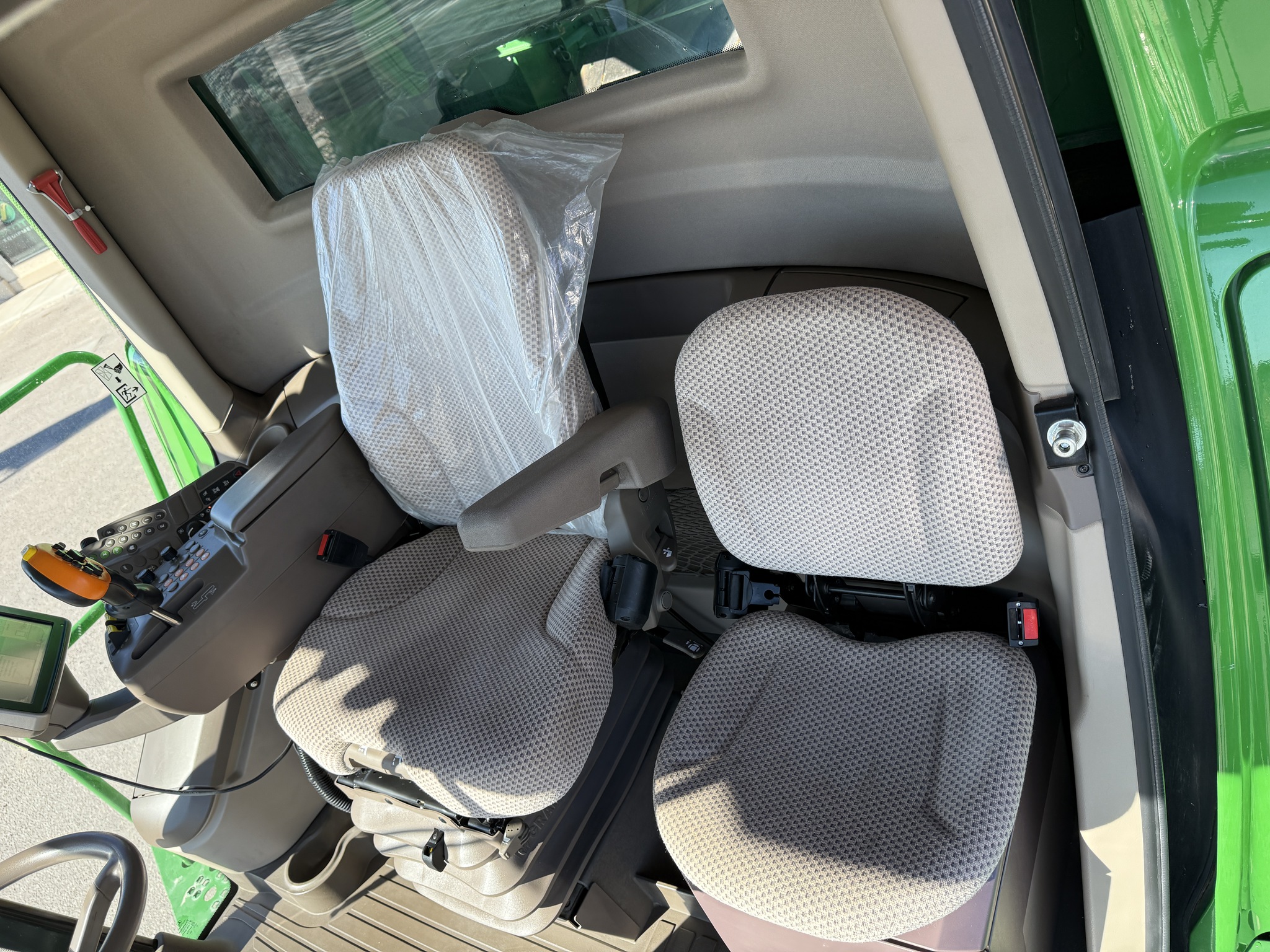 2013 John Deere S670 Image 13