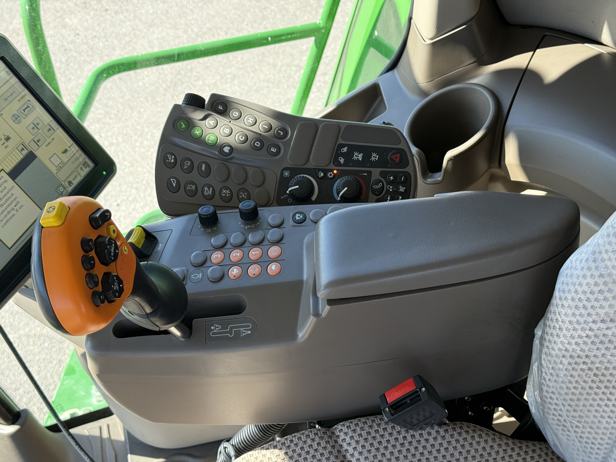 2013 John Deere S670 Image 14