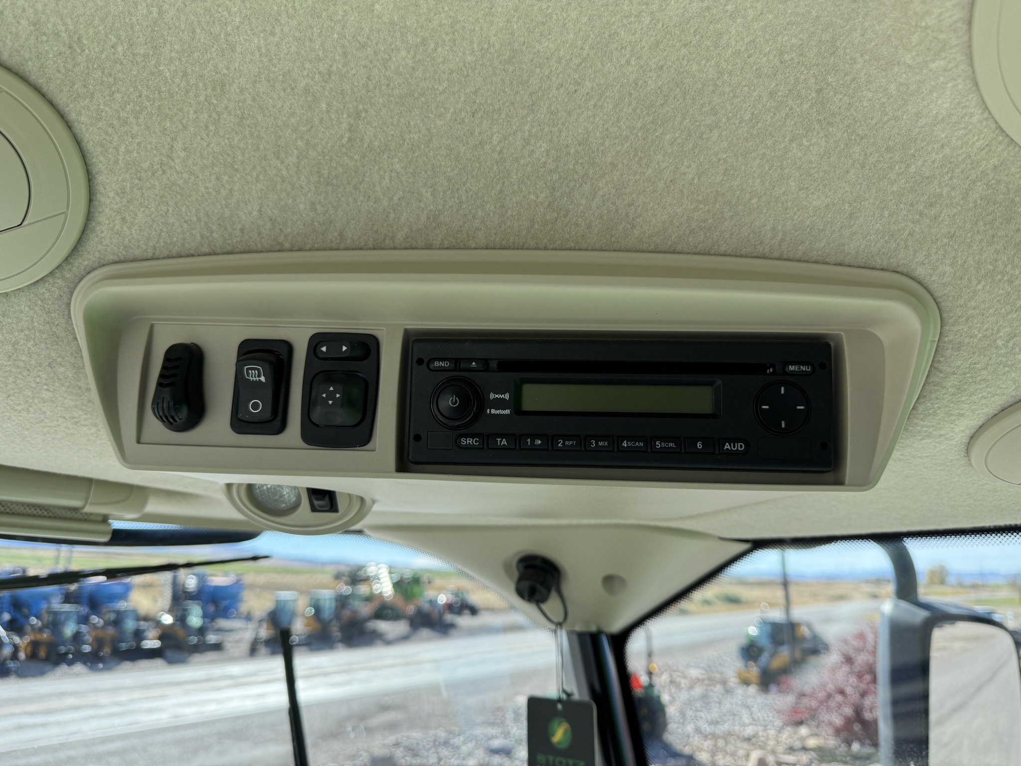 2013 John Deere S670 Image 18