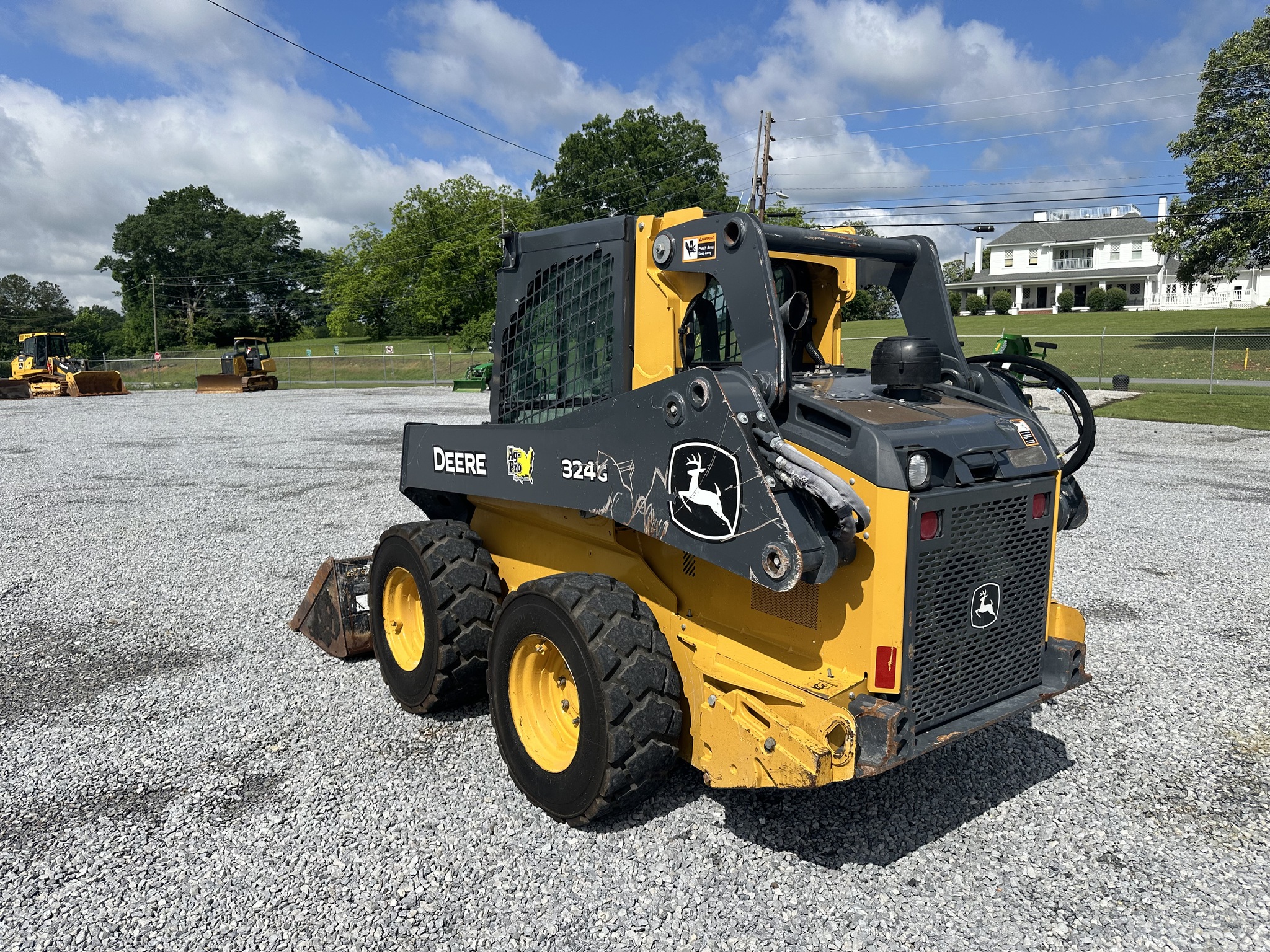 2022 John Deere 324G Image 2