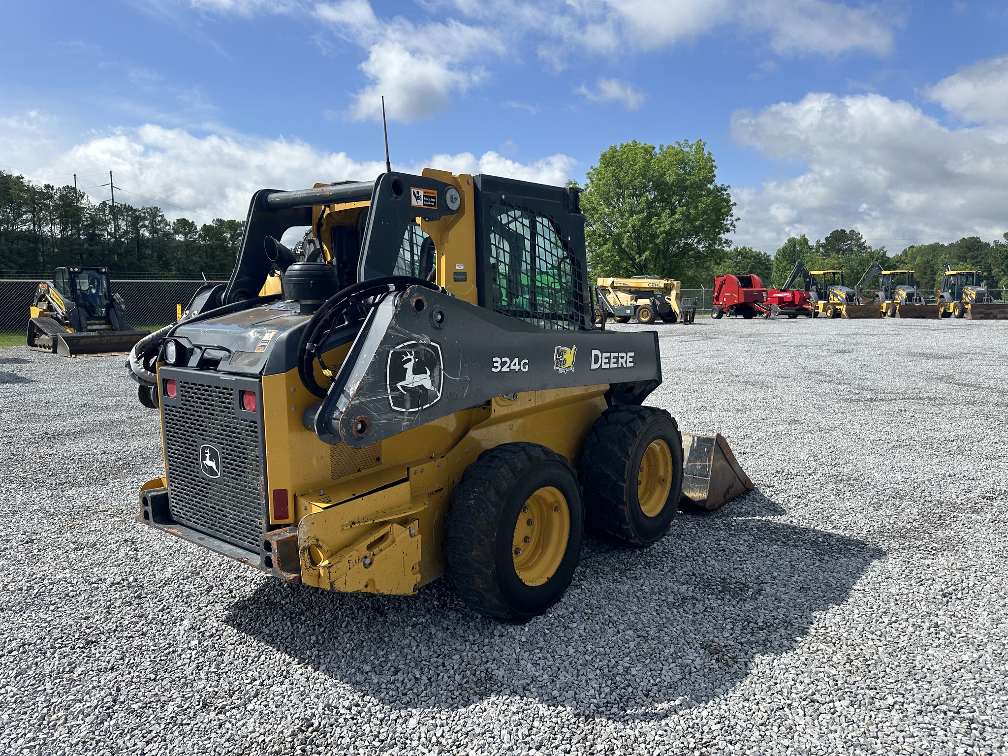 2022 John Deere 324G Image 3