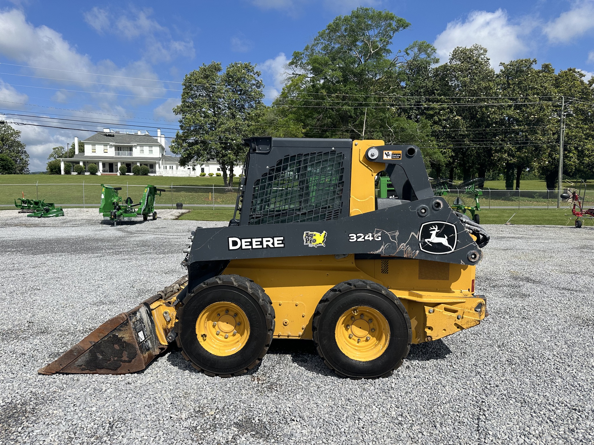 2022 John Deere 324G Image 5