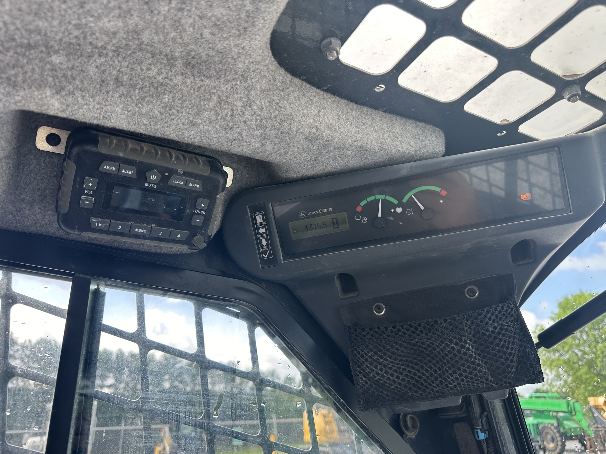 2022 John Deere 324G Image 10