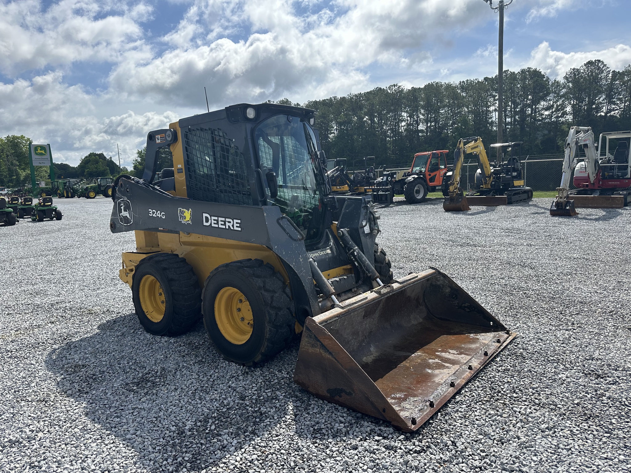 2022 John Deere 324G Image 6