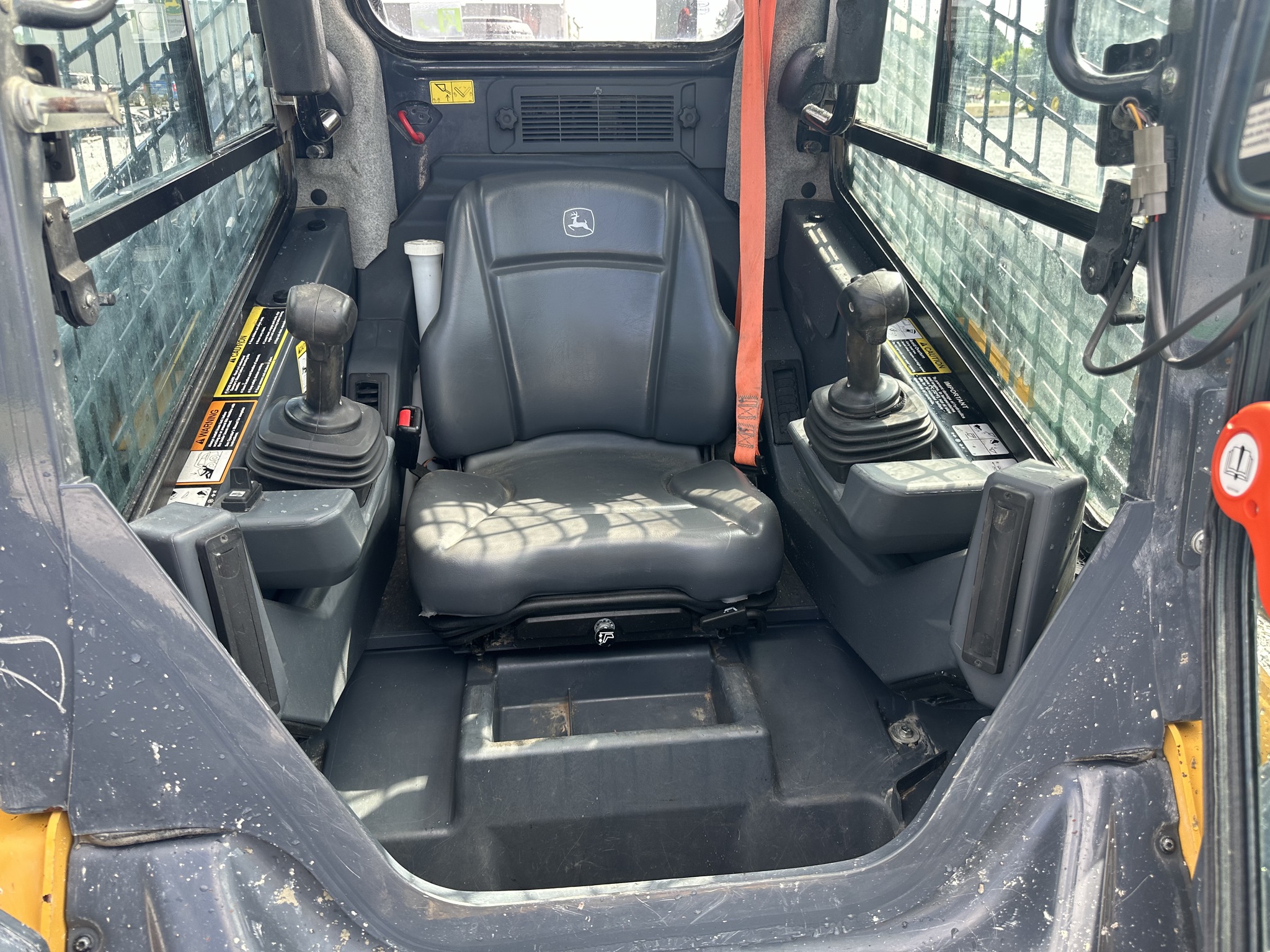 2022 John Deere 324G Image 13