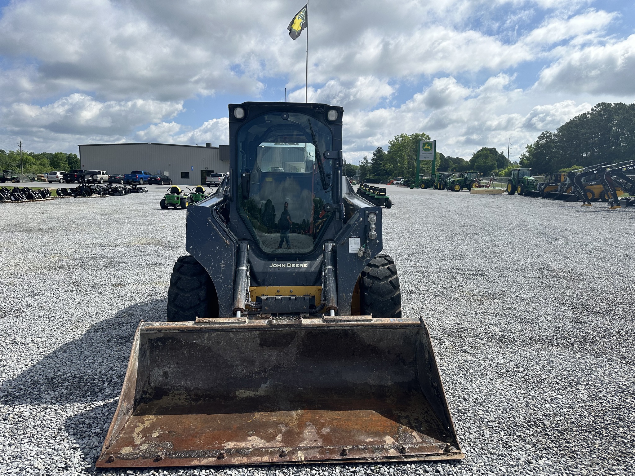 2022 John Deere 324G Image 12