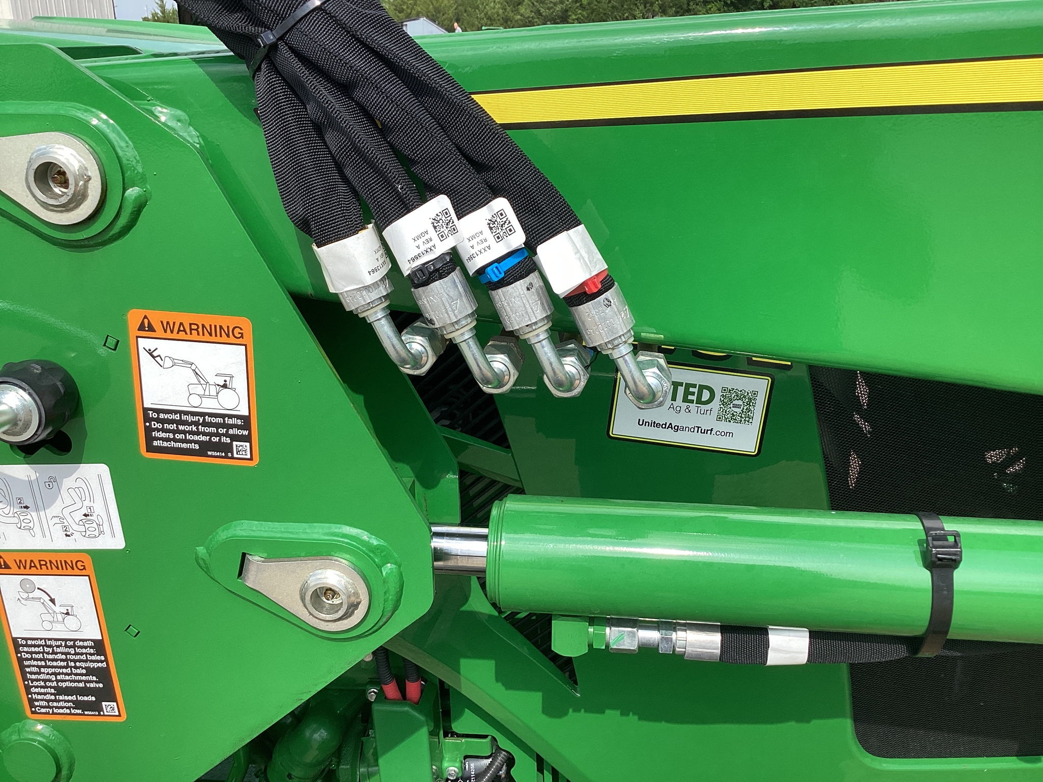 2022 John Deere 5075E Image 12