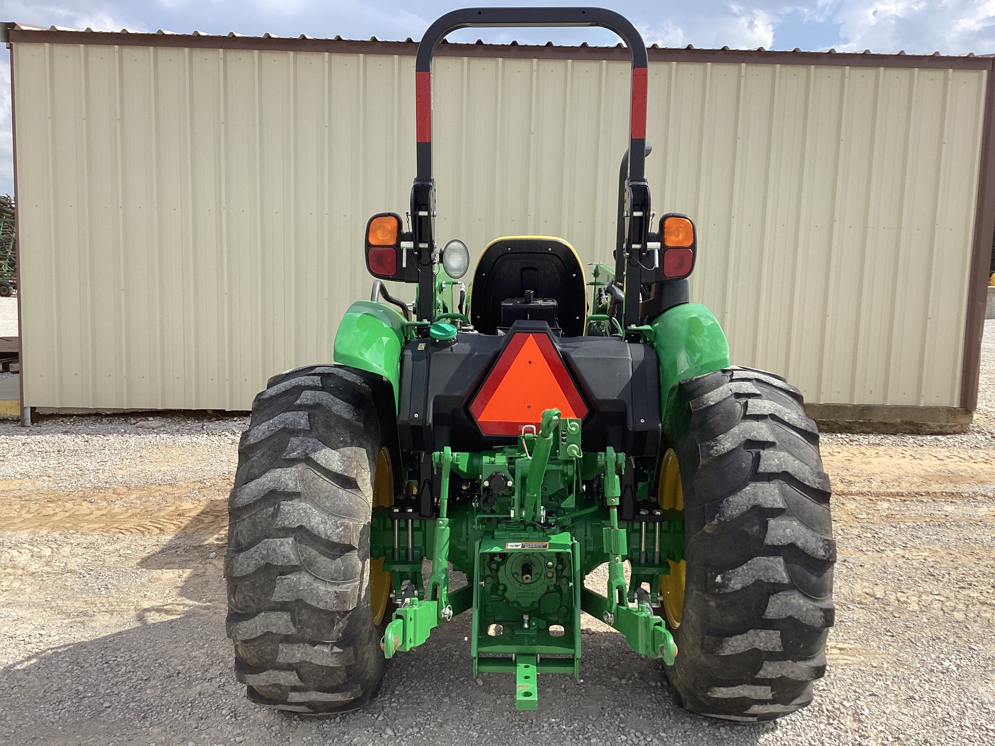 2022 John Deere 5075E Image 4