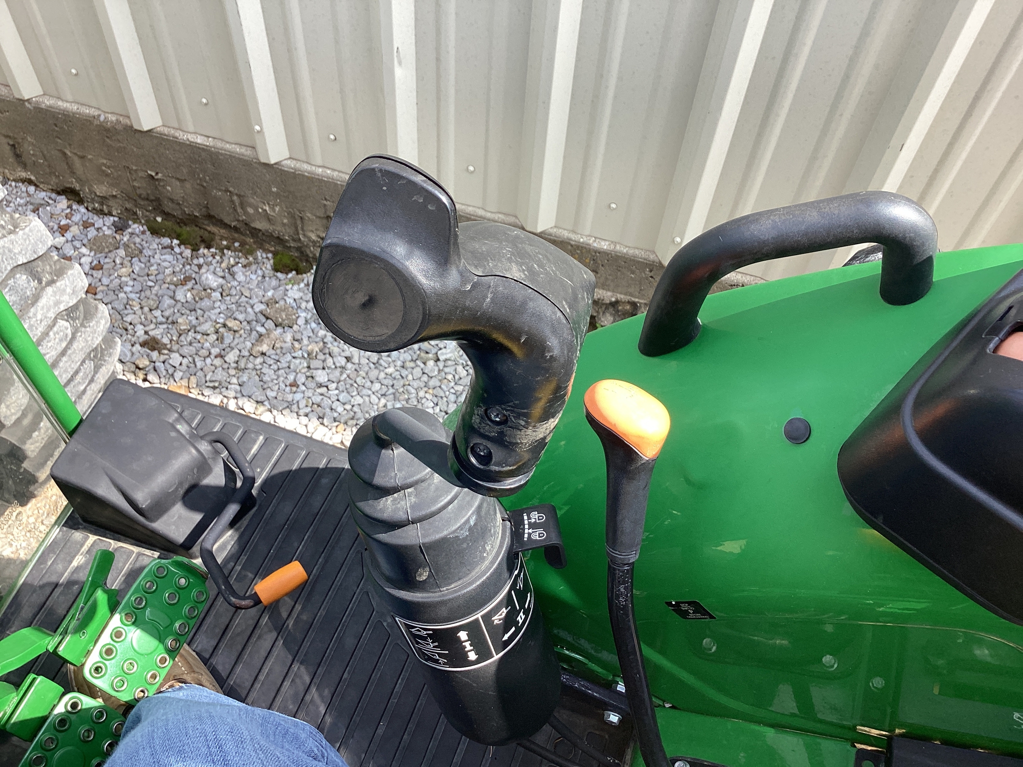 2022 John Deere 5075E Image 7
