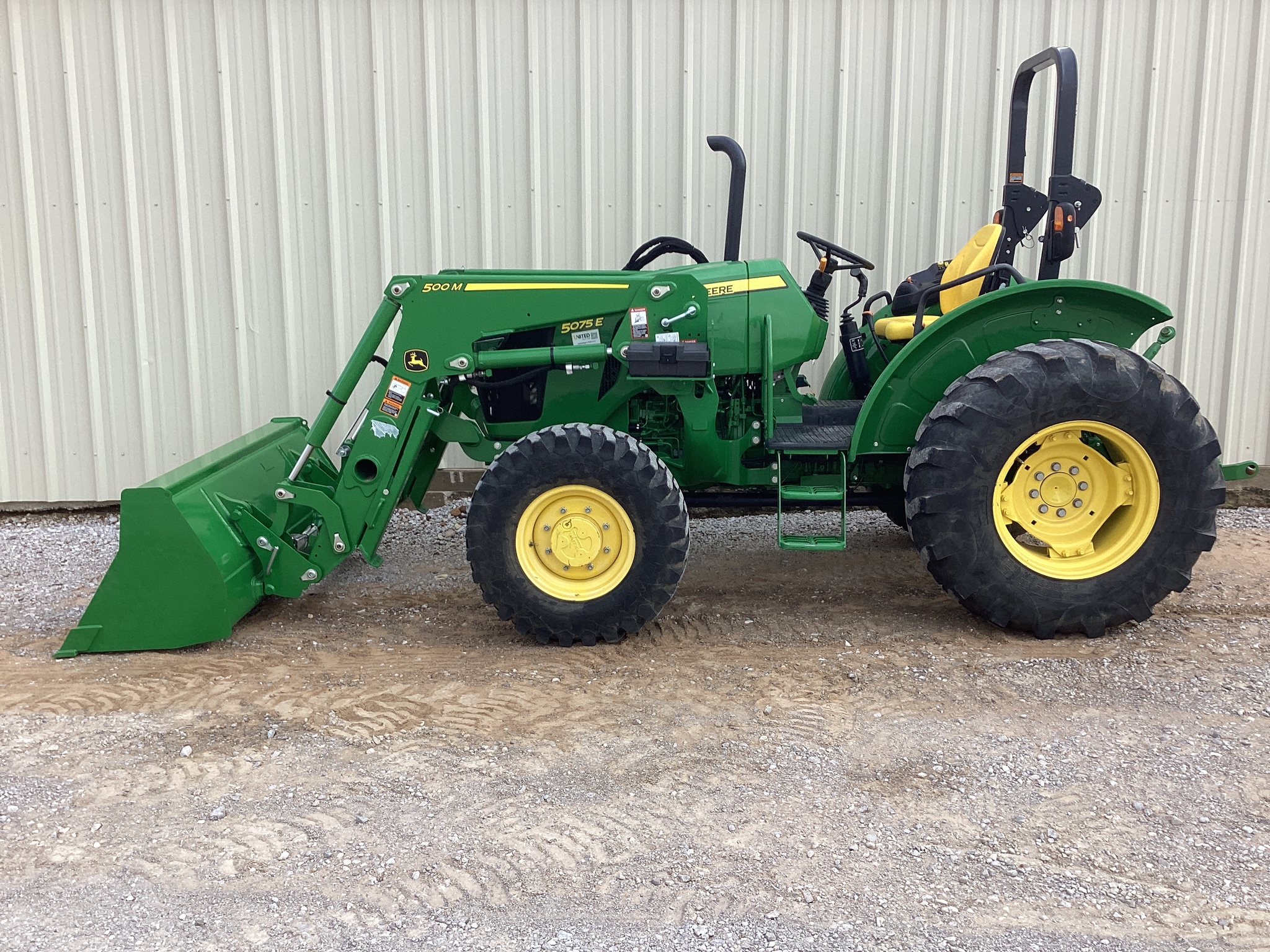 2022 John Deere 5075E Image 1