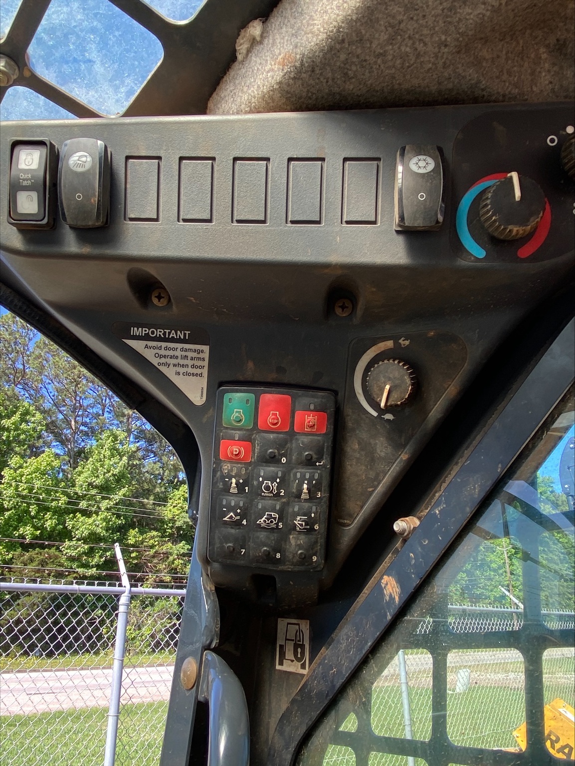 2022 John Deere 317G Image 2