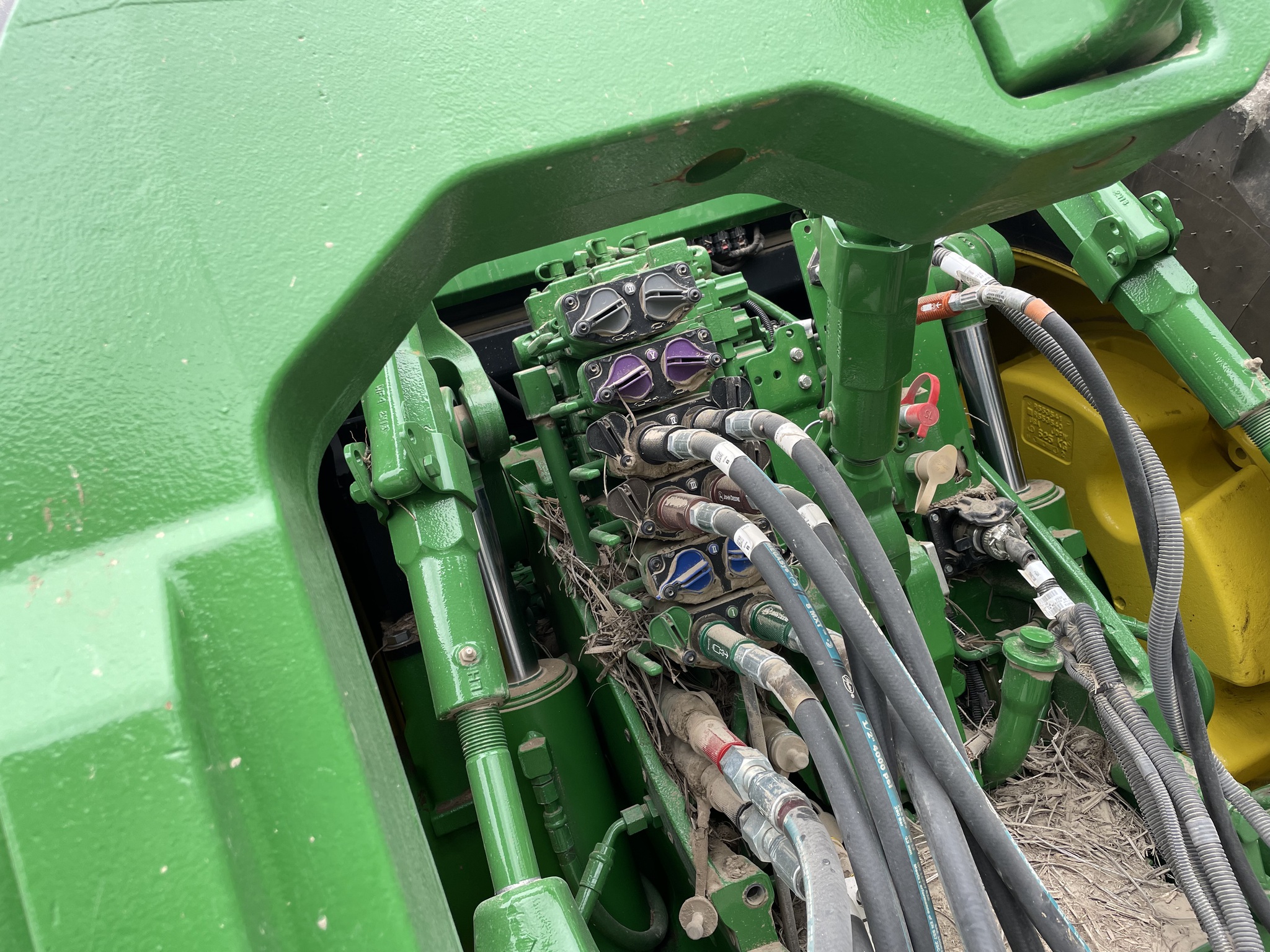  2023 John Deere 8R 370 at Heritage Tractor in Seneca, KS
