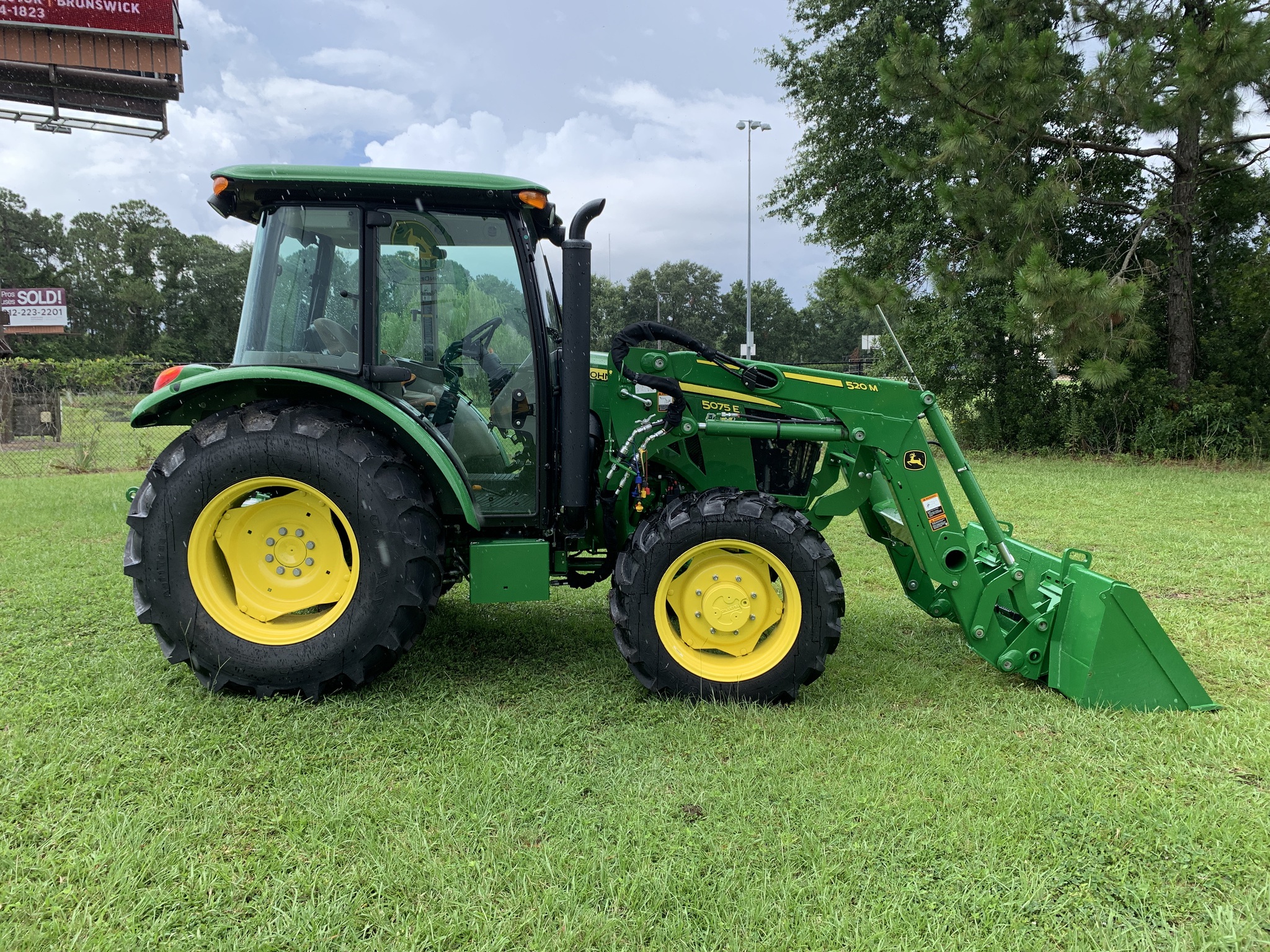 2024 John Deere 5075E Image 2