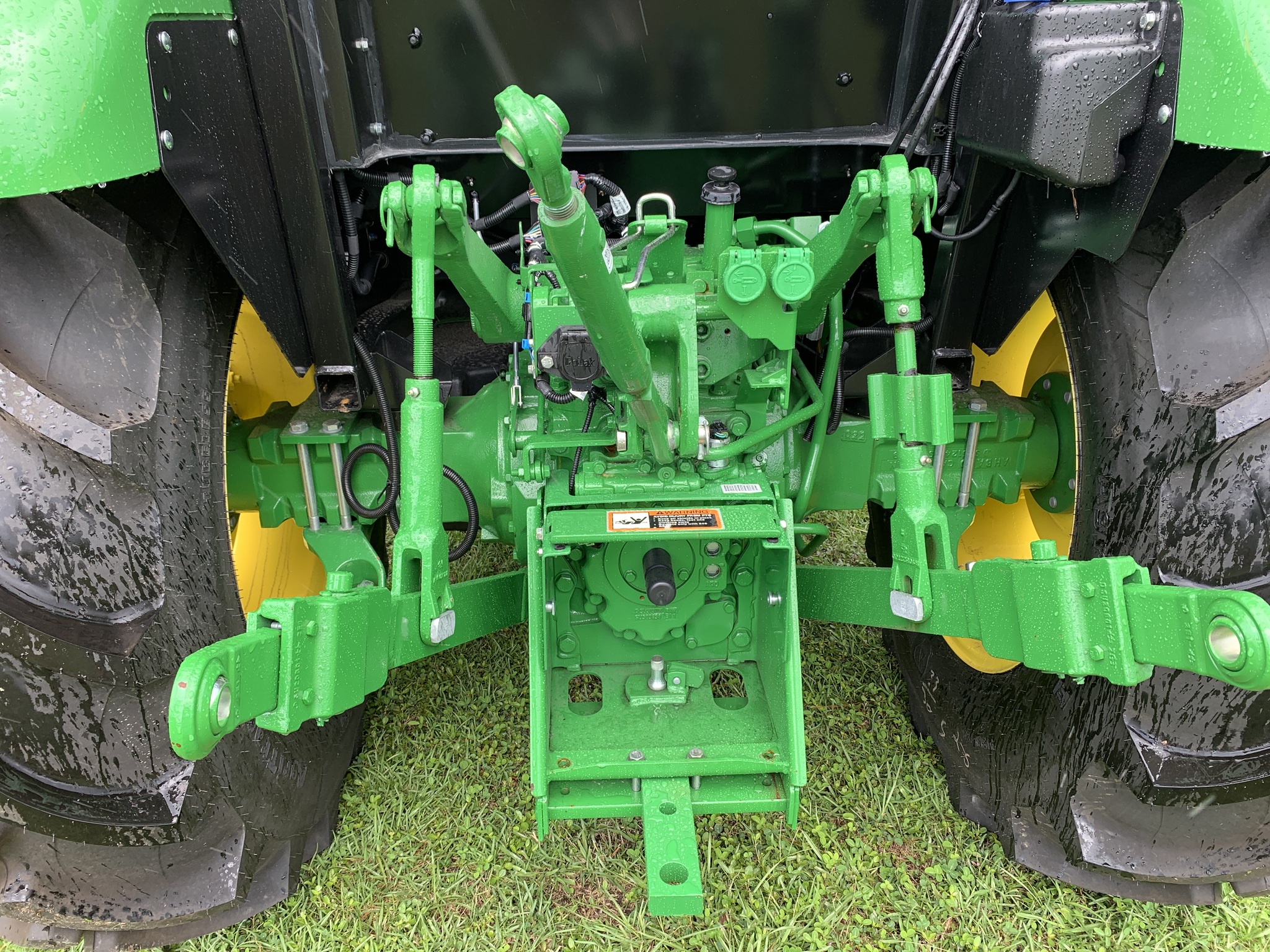 2024 John Deere 5075E Image 4